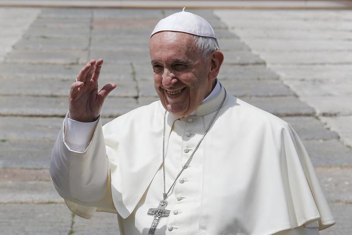 Il Papa: anche nella Chiesa strategie di guerra per il potere