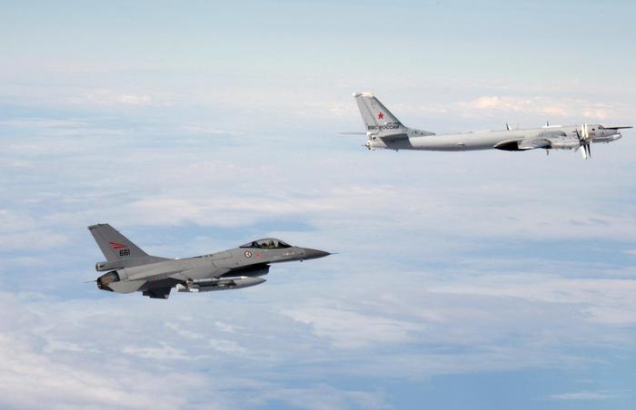 Intercettati due bombardieri russi a largo dell'Alaska