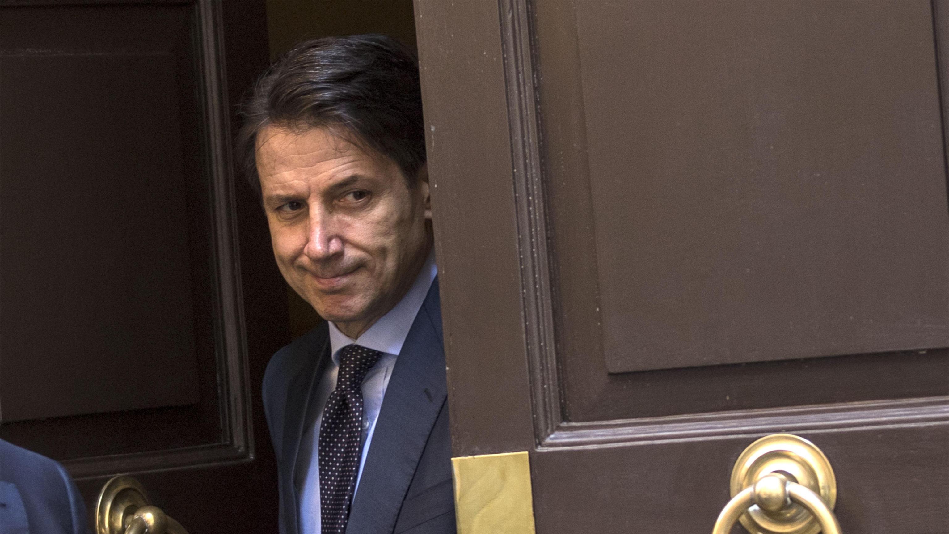 Borsa: Milano cede 2,2%, attende governo