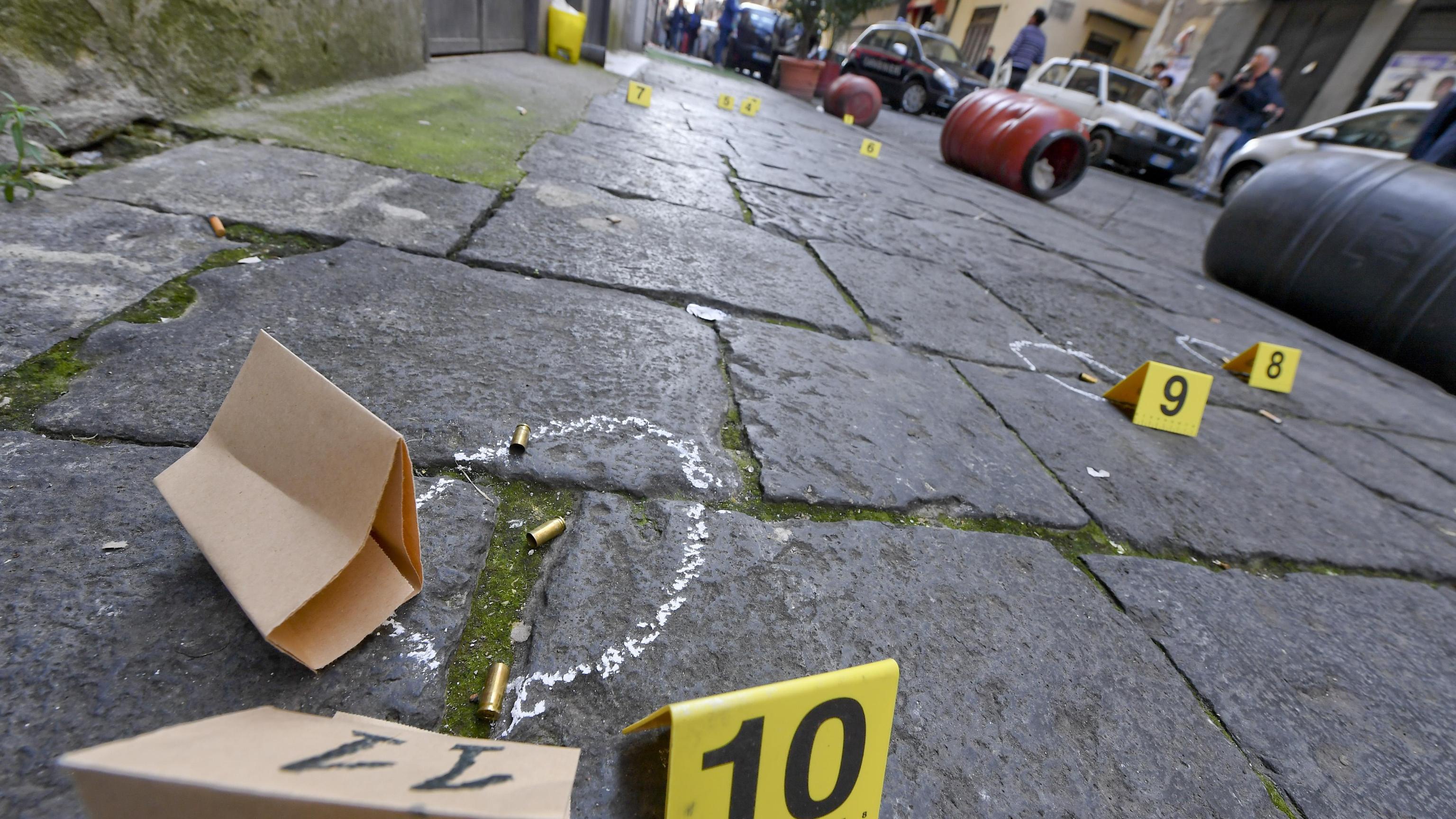 'Stesa' a Napoli, trovati 12 bossoli