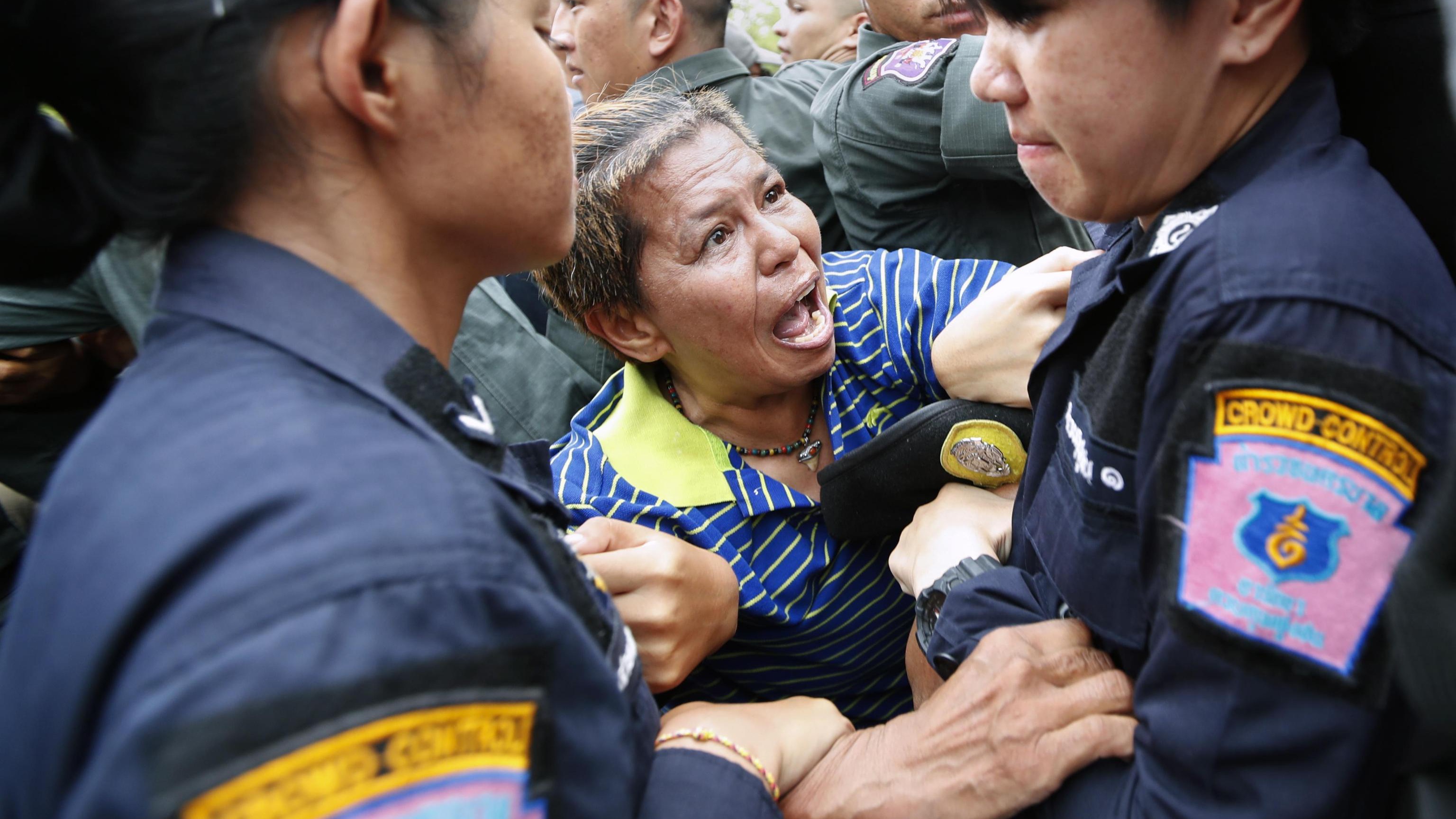 Thailandia: proteste anti-golpe, arresti