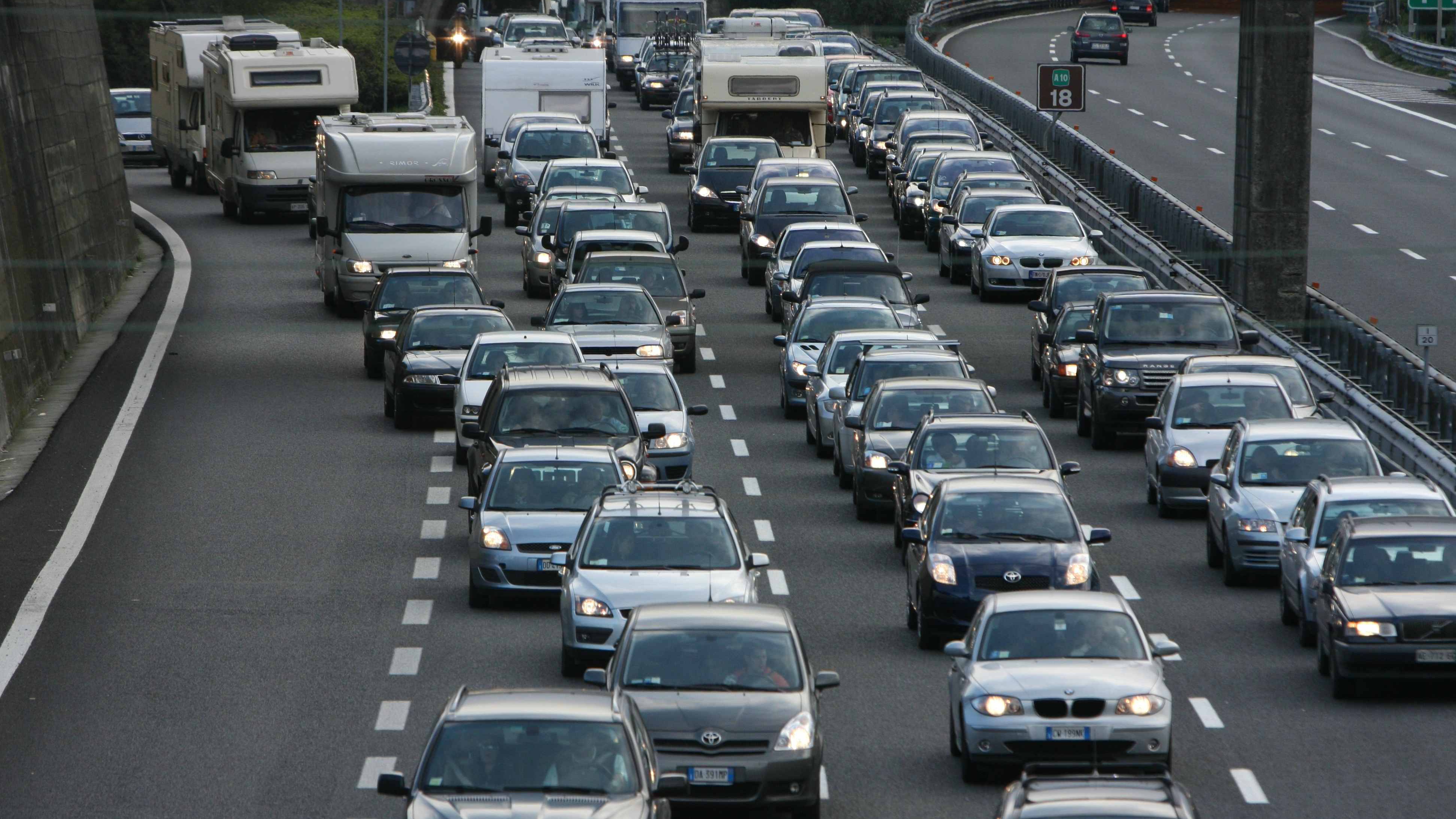 1 maggio: circa 50 km coda su A10 e Ss20