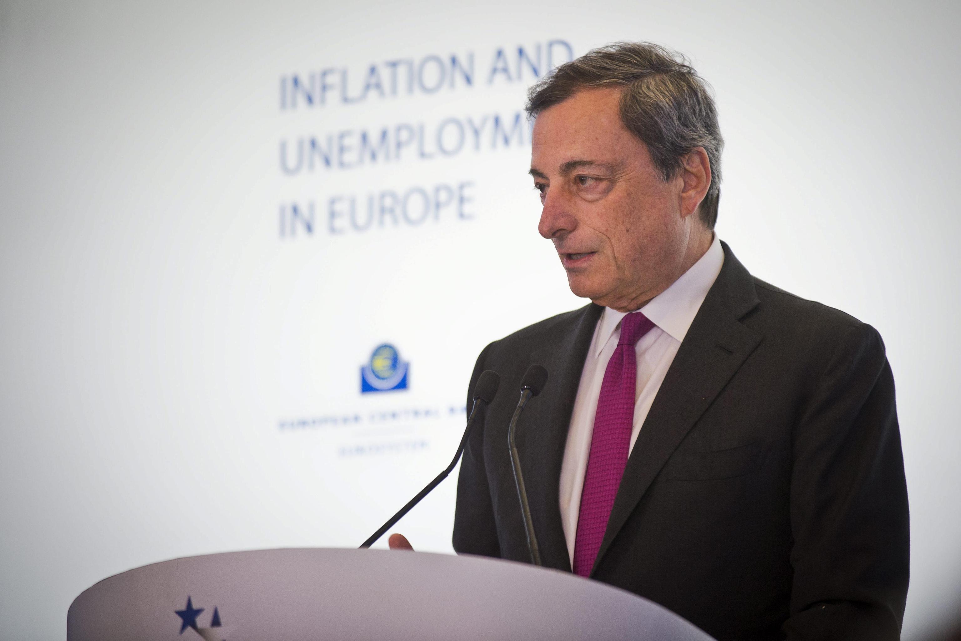 Draghi,Bce sarà paziente su rialzo tassi