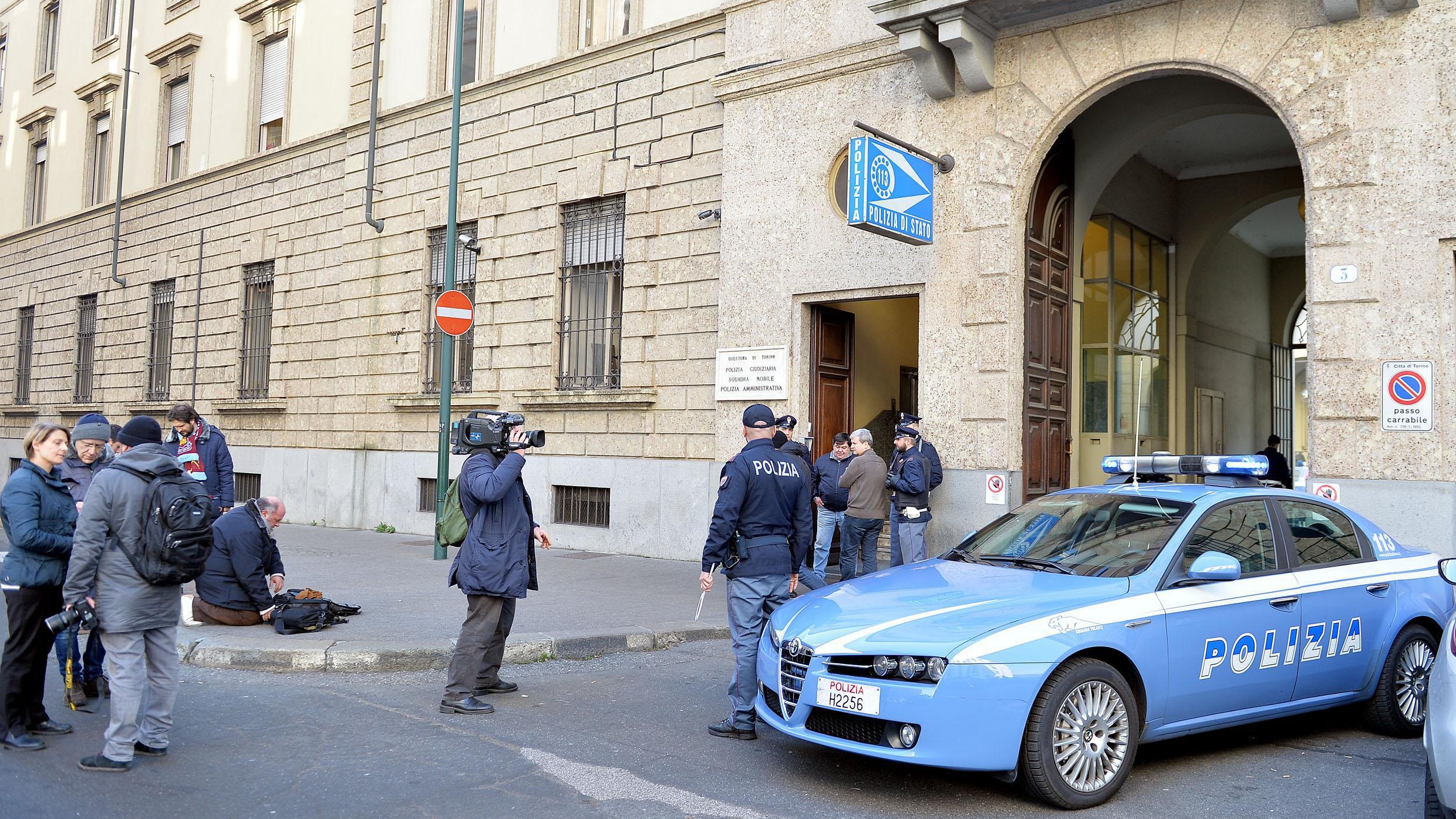 Gettata da auto, per autopsia investita