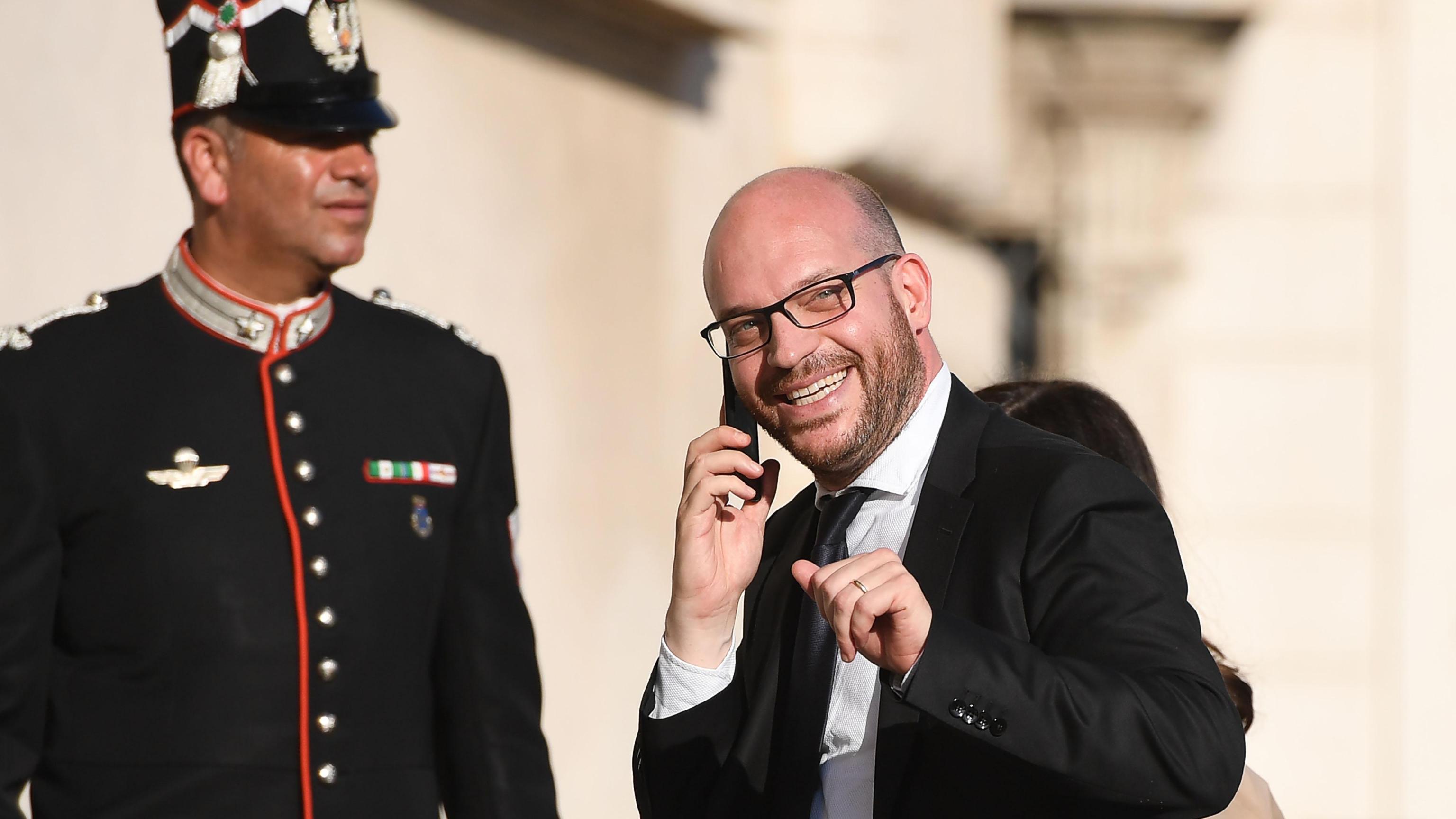 'Troll' gay a Fontana, con foto famiglie