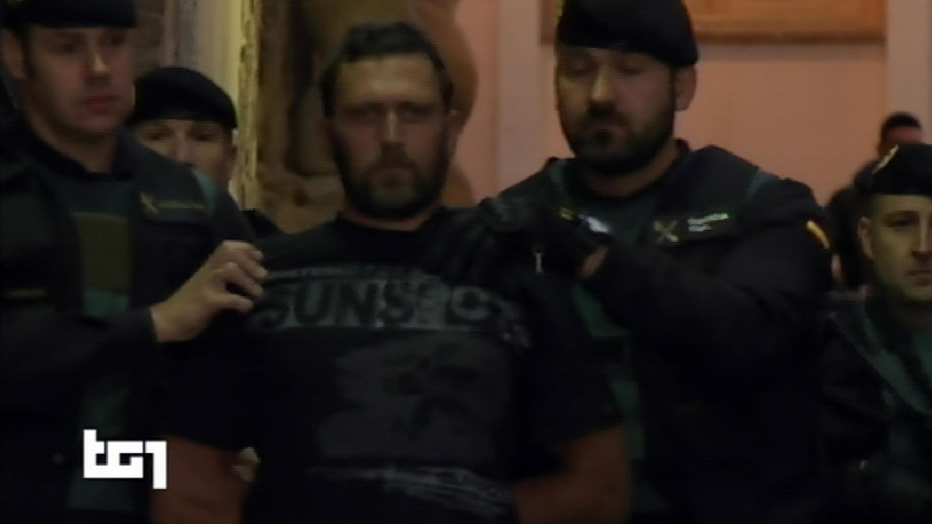 Igor:selfie con pistola, video in Spagna