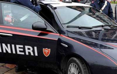 Lite per sguardo, ventenne accoltellato