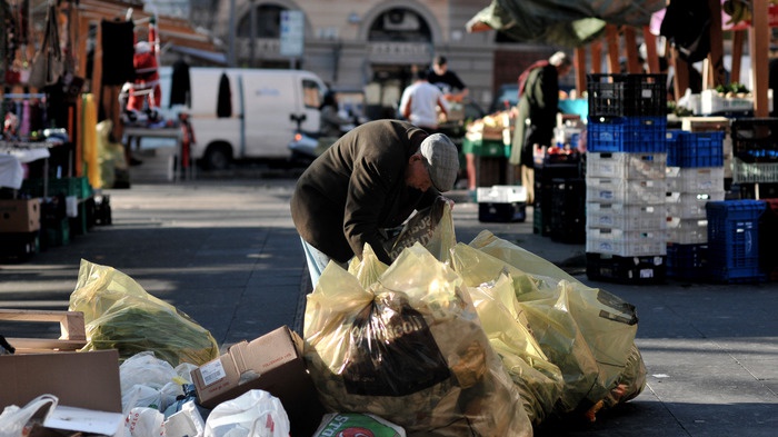 Oltre 5 milioni in povertà assoluta, dato top da 2005