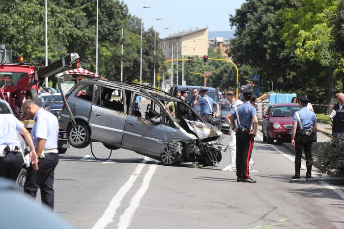 Spari in strada a Firenze dopo una lite
