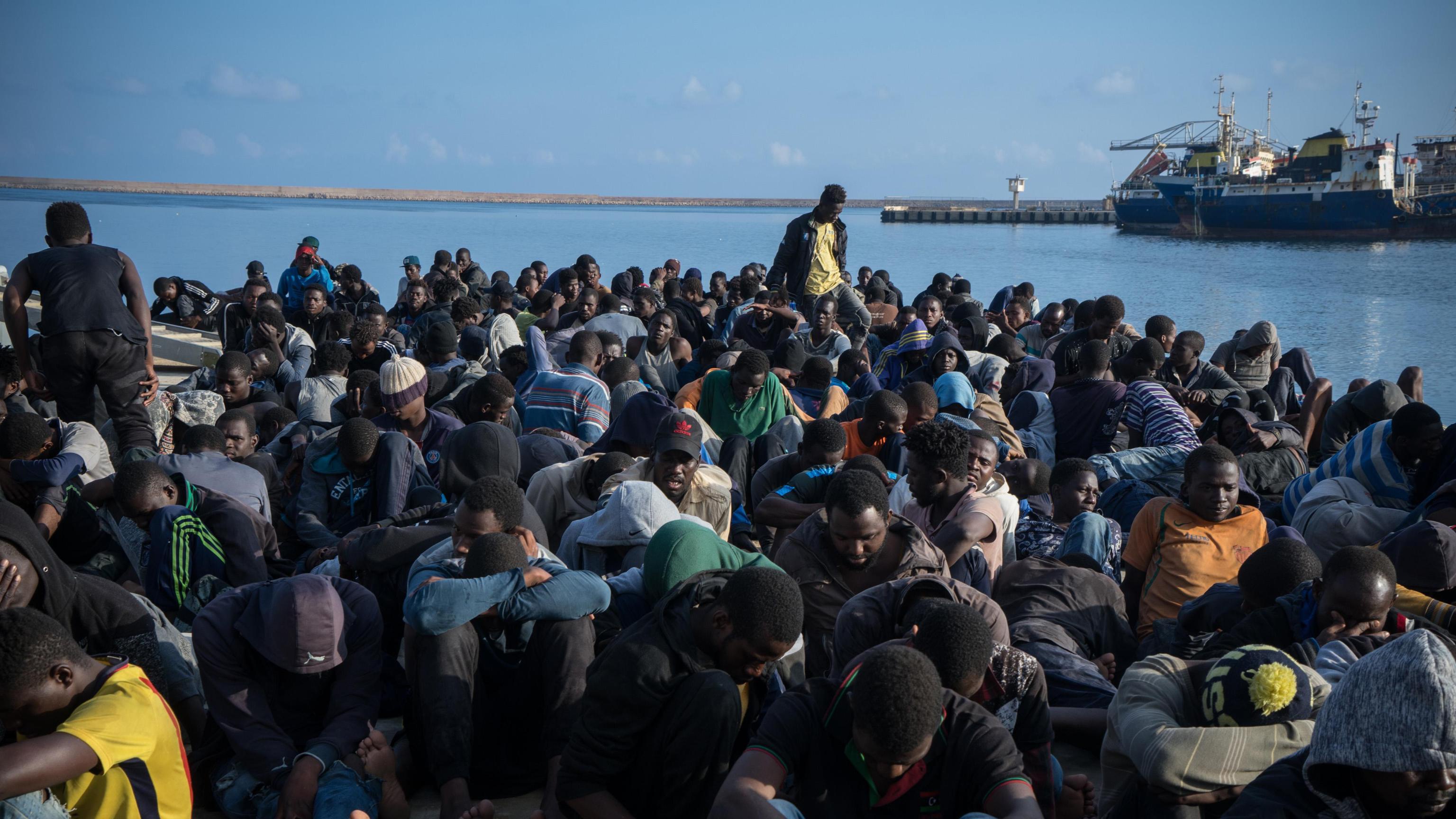 Tutti i migranti su navi Gdf e Frontex