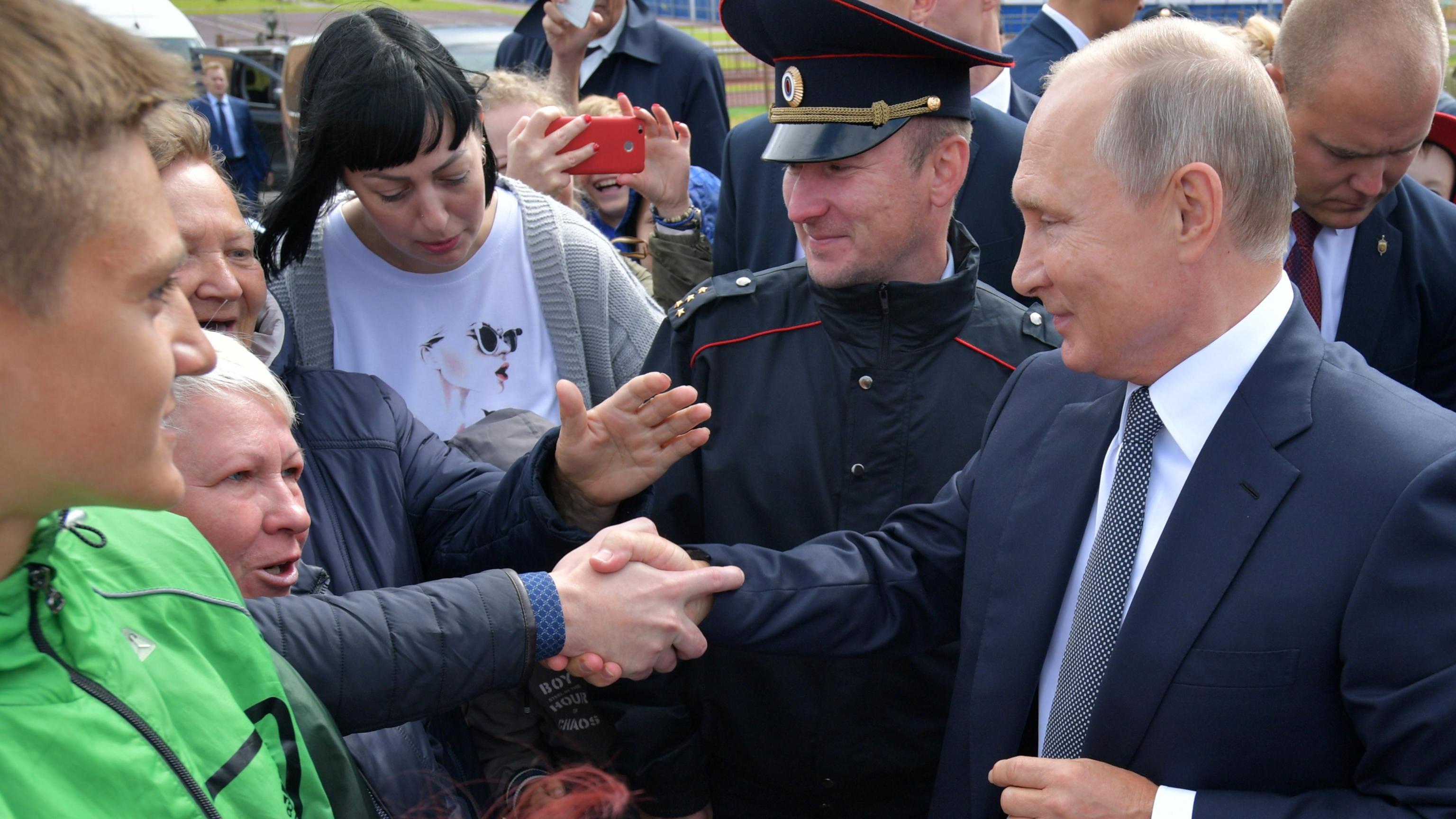 Putin cede su pensioni,ma solo per donne