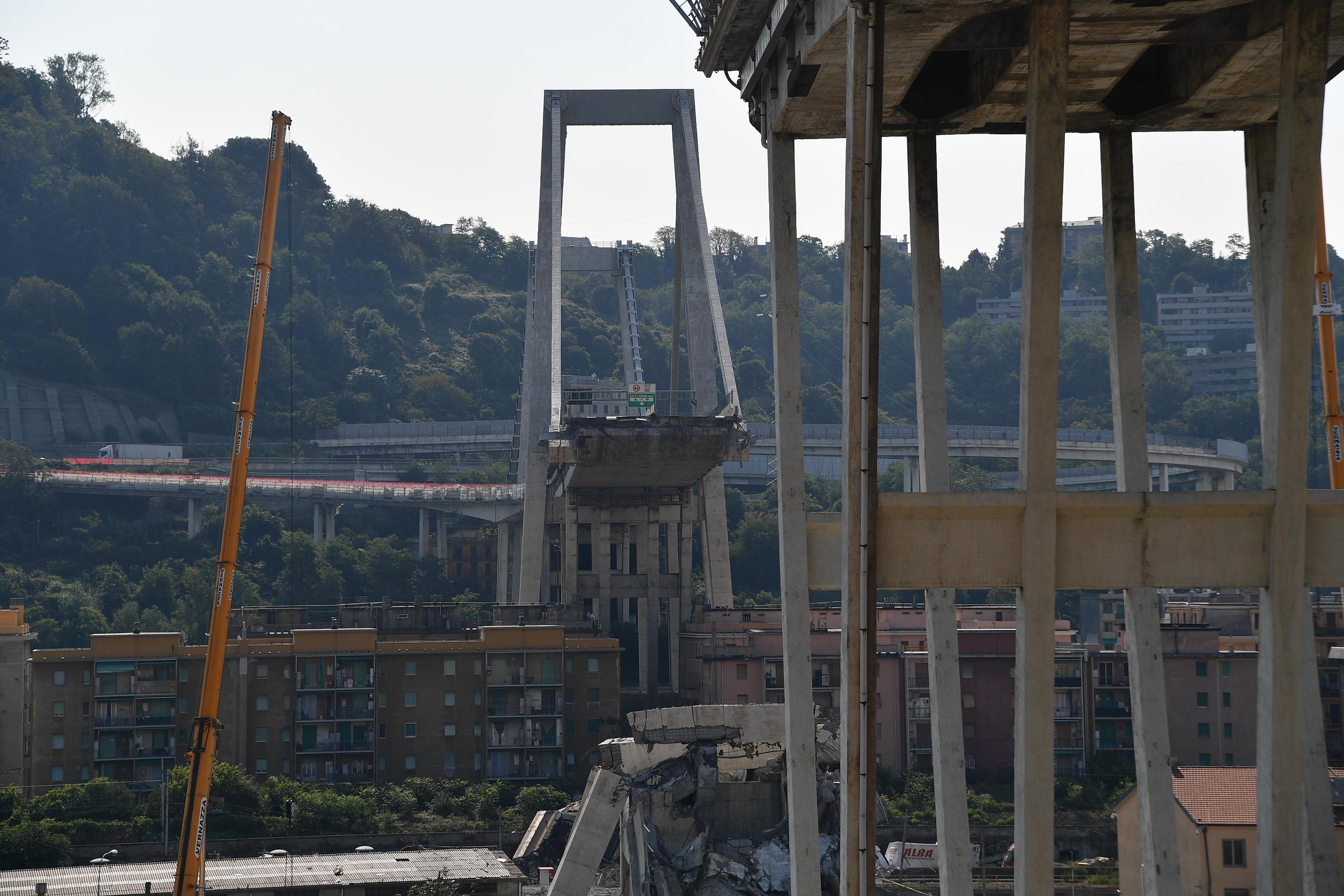 Crollo ponte, Intesa cancella i mutui