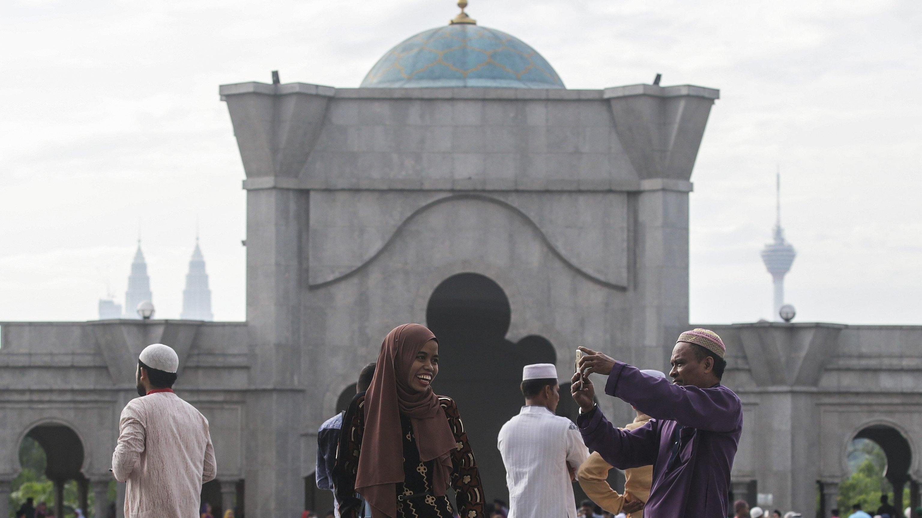 Protesta per rumore moschea, condannata