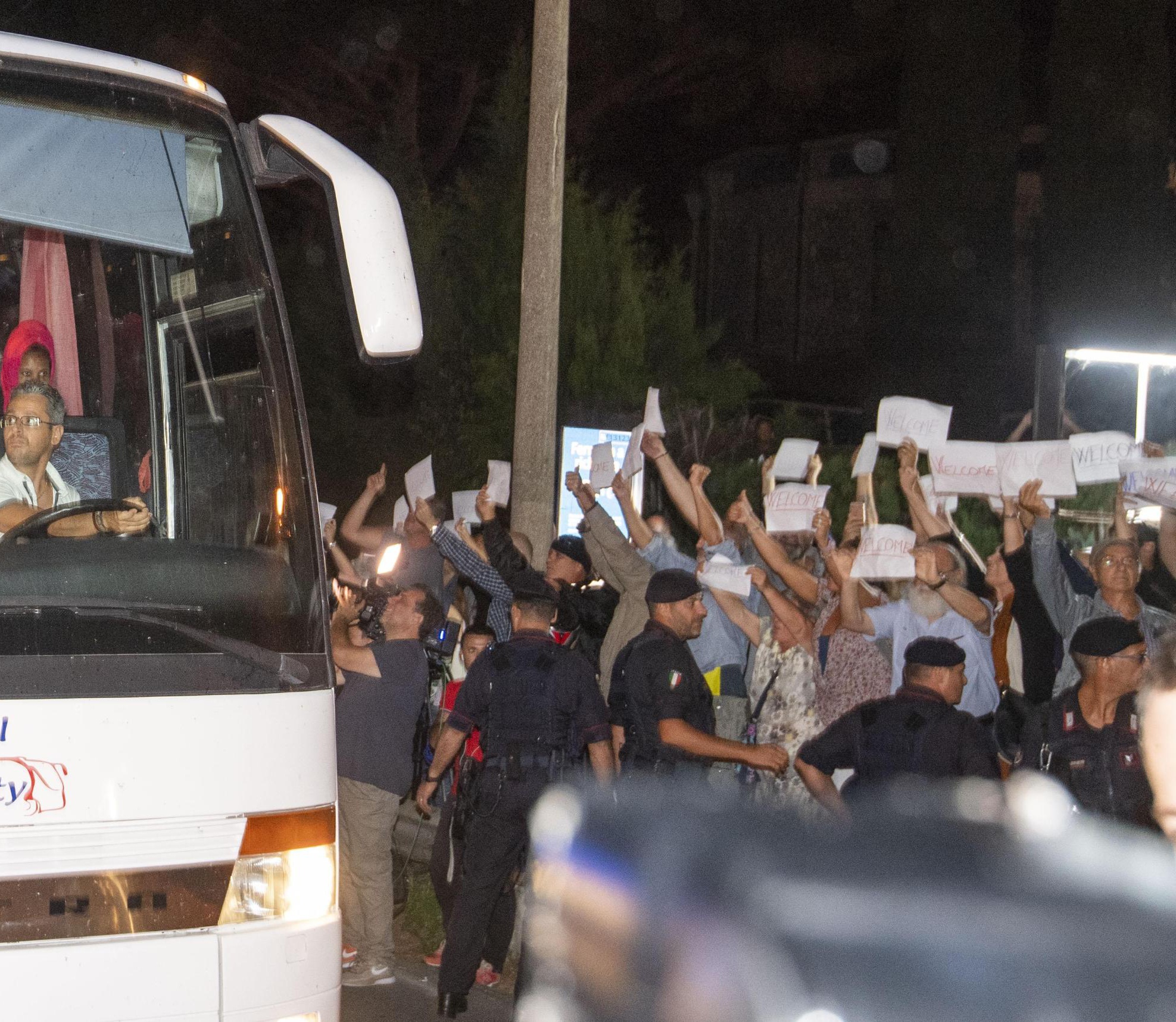 Sit-in anti-migranti, primi identificati