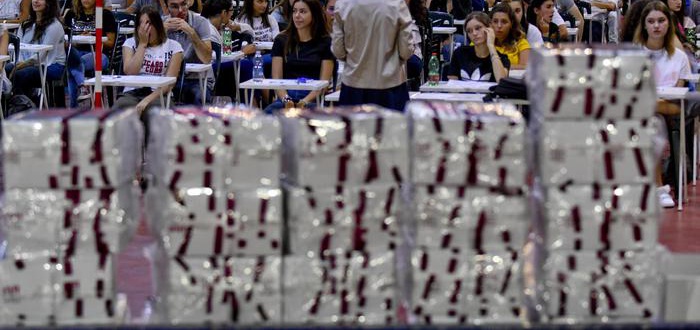 Università: in corso i test per Medicina, in coda dall'alba