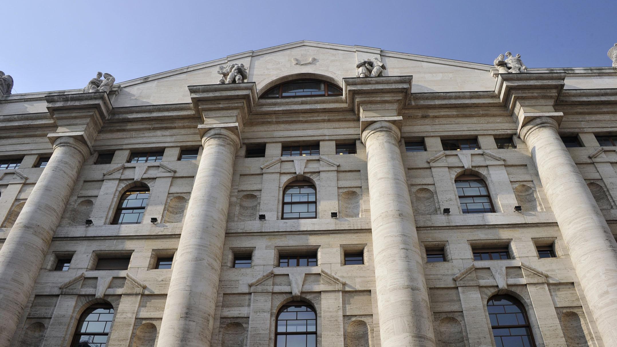 Borsa: Milano accelera, bene Banco Bpm