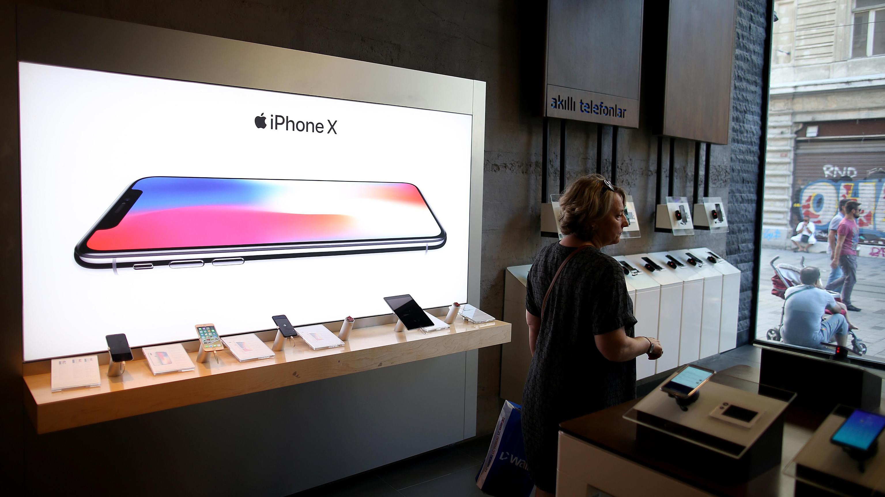 Trump sfida Apple, producete negli Usa