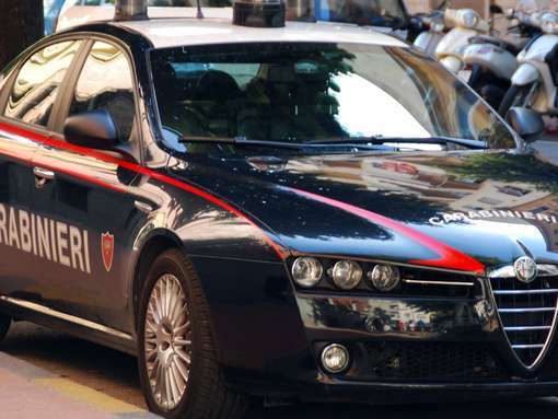 Trovato morto a casa,ha ferita su fronte