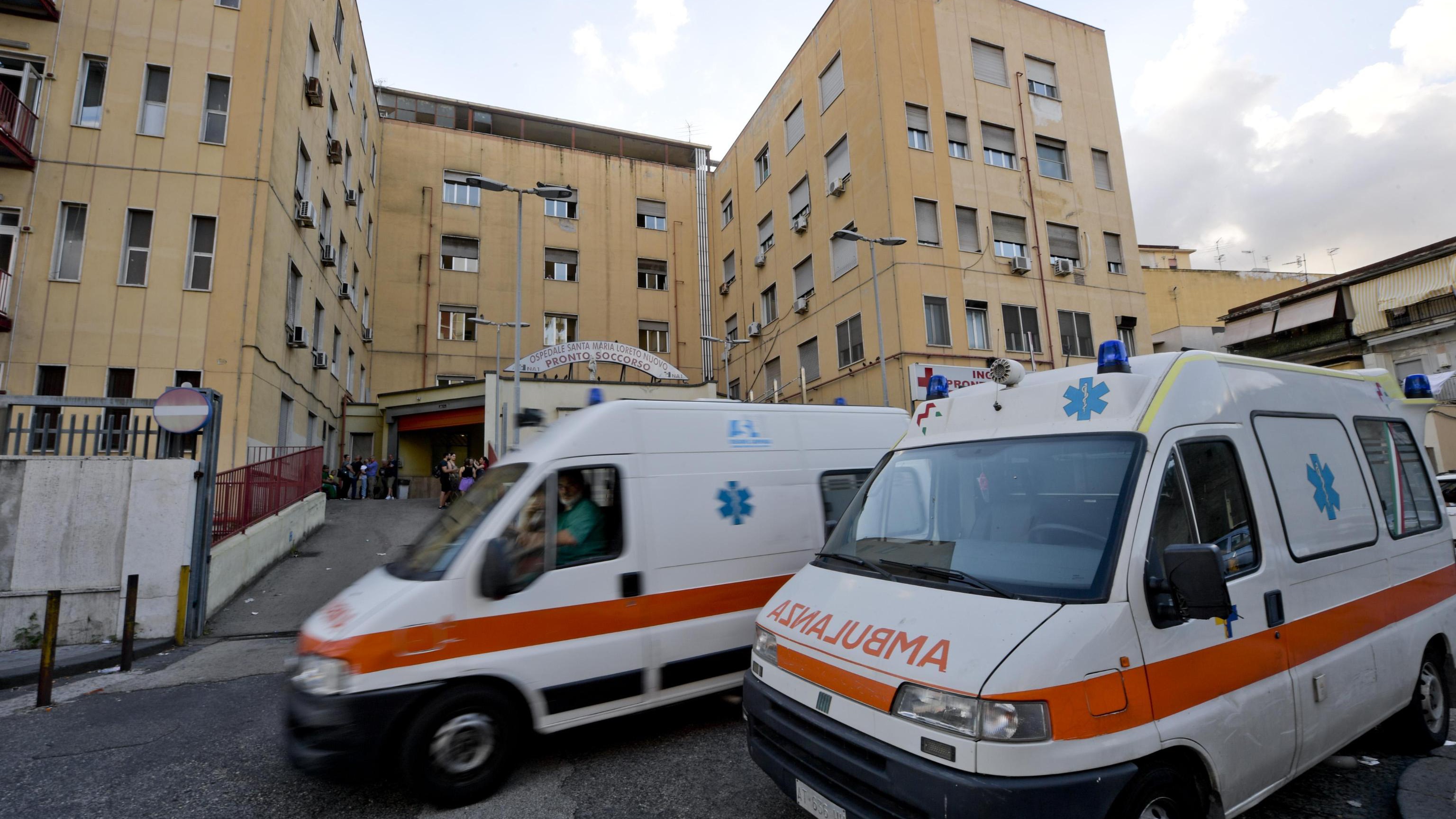 Lite con giovane, ferito a Napoli