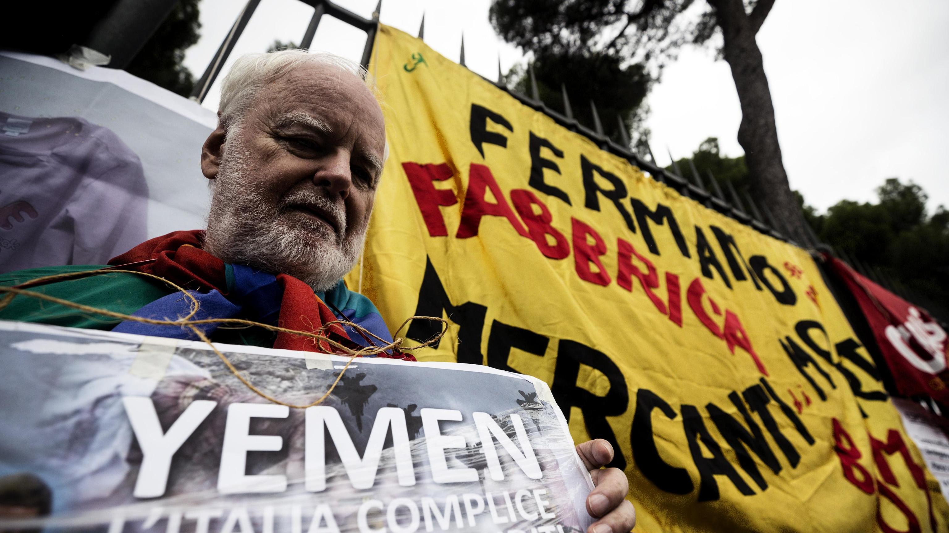 Sit-in ambasciata araba, stop bombe