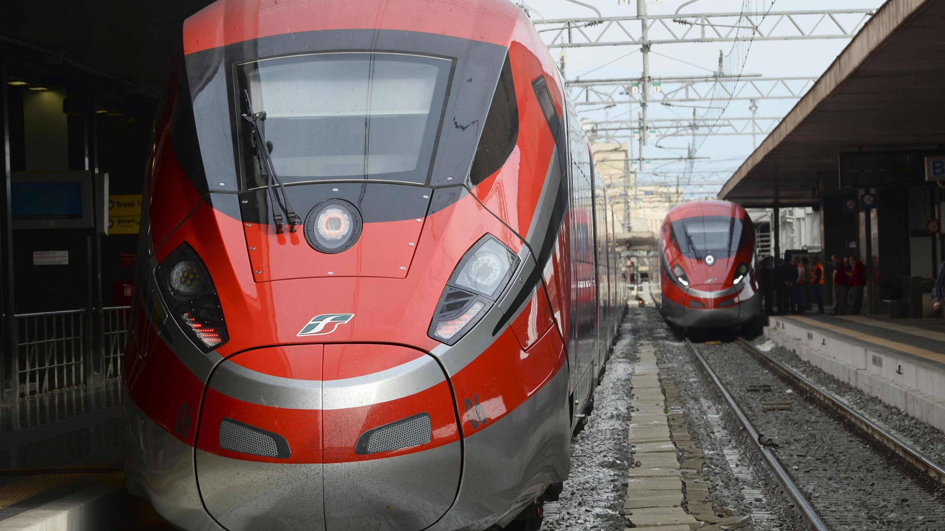Treno Av fermo da ore, a bordo c'è Rossi