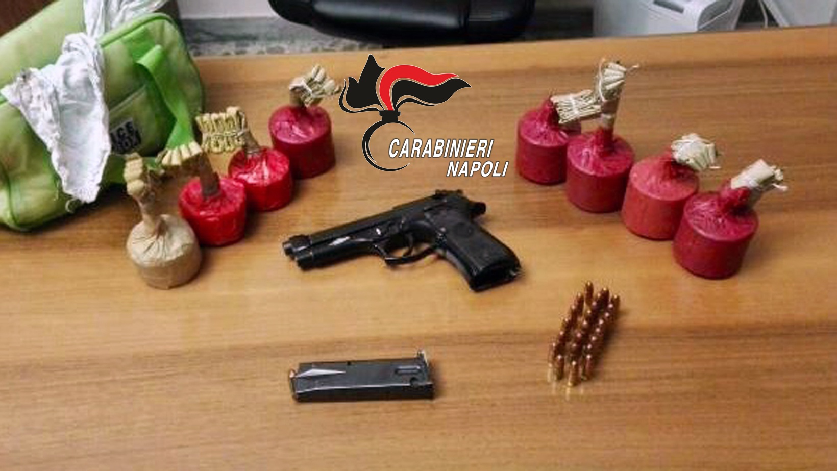 Armi in beauty case, sequestro a Napoli