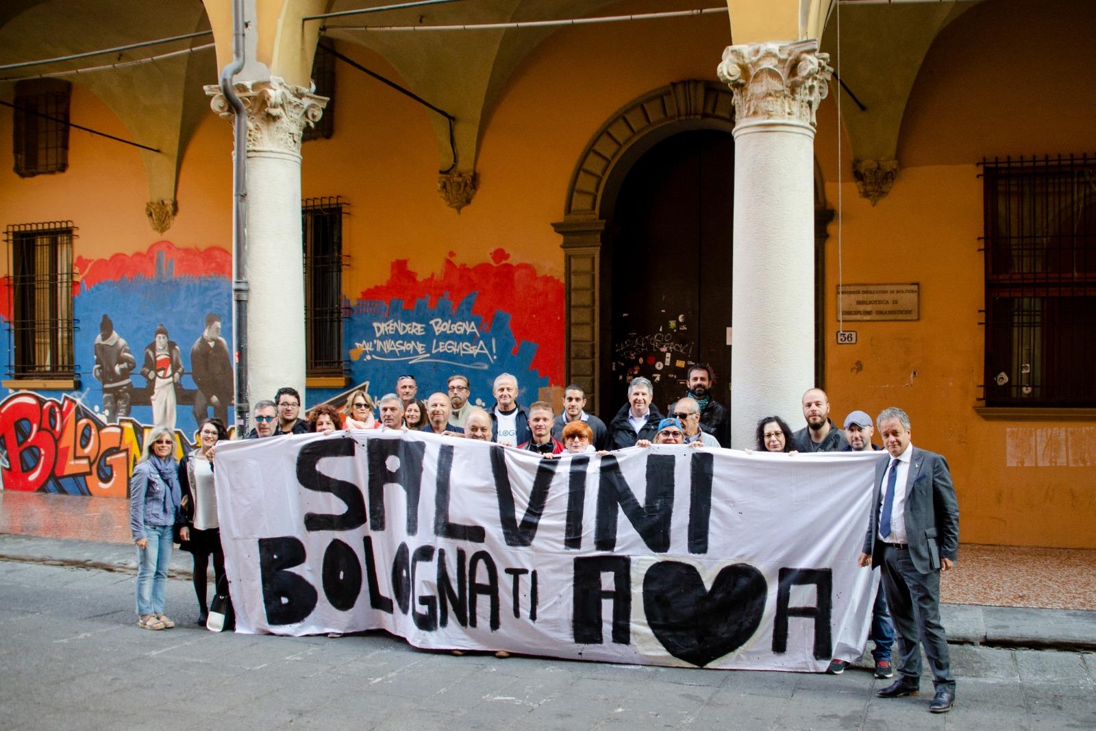 Attivisti Lega, solidarietà a Salvini