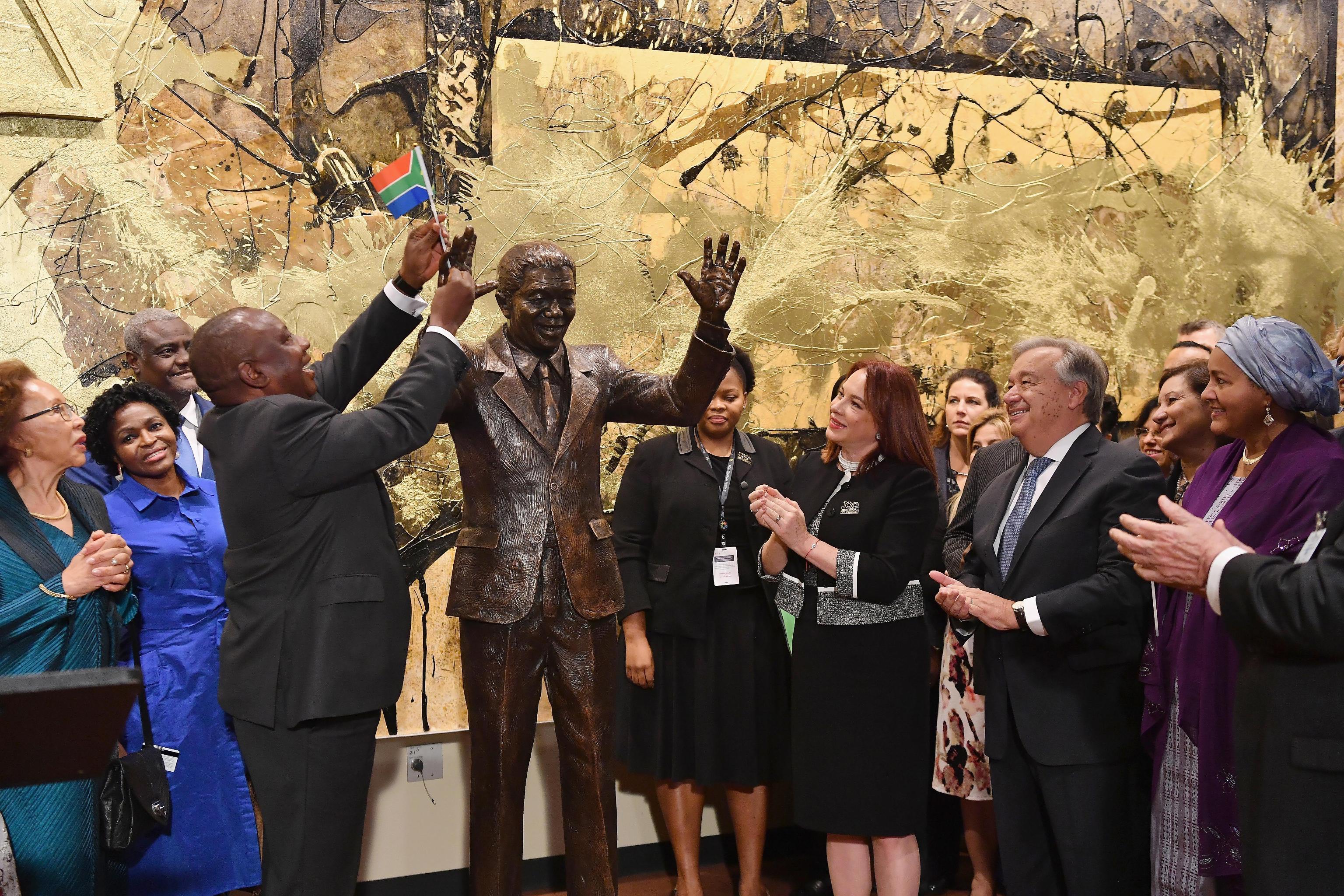 Onu: statua in onore di Mandela