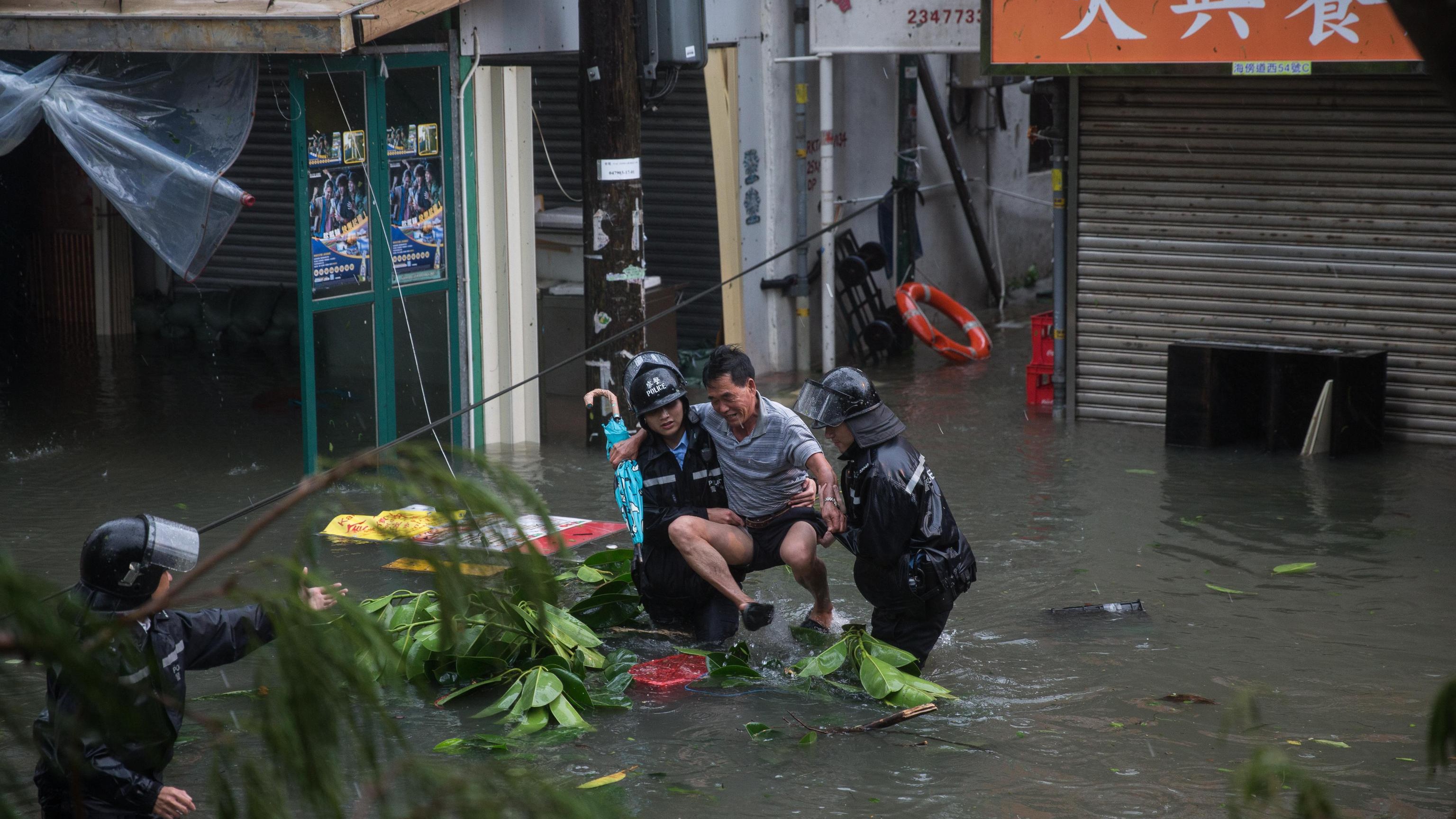 Tifone tocca terra in Cina, due morti