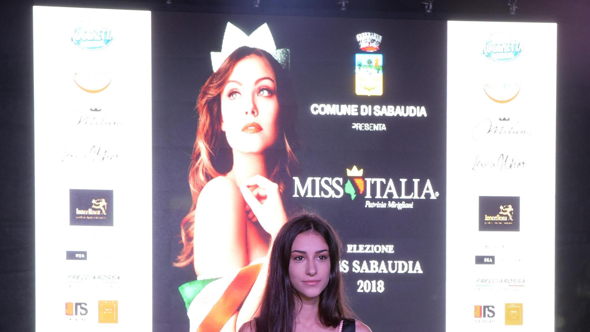 Miss Italia: coro solidarietà a Chiara
