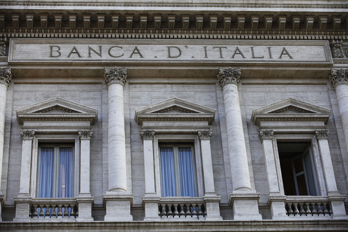 Bankitalia: ad agosto cala debito, giù anche entrate