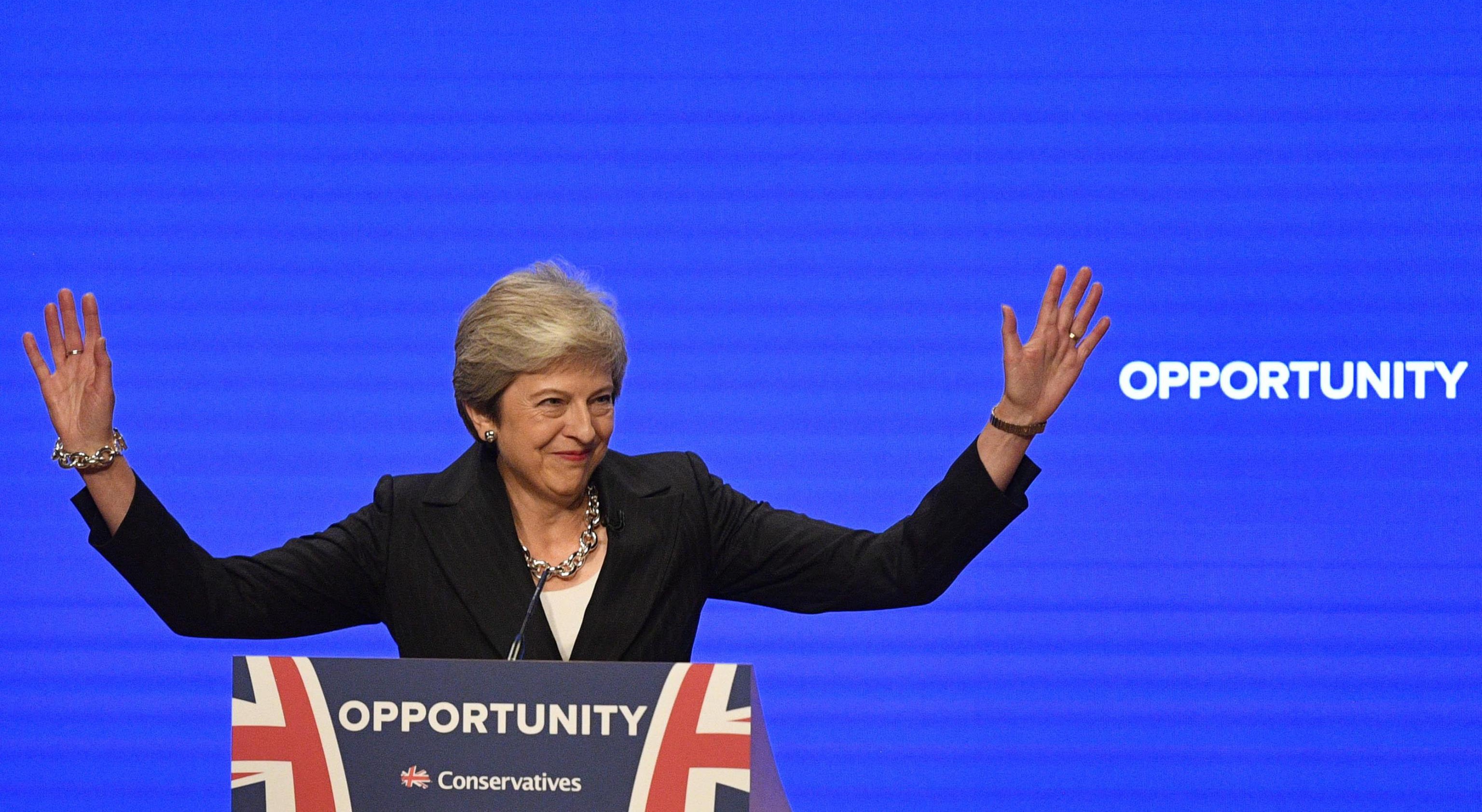 Gb: May corteggia elettori del Labour