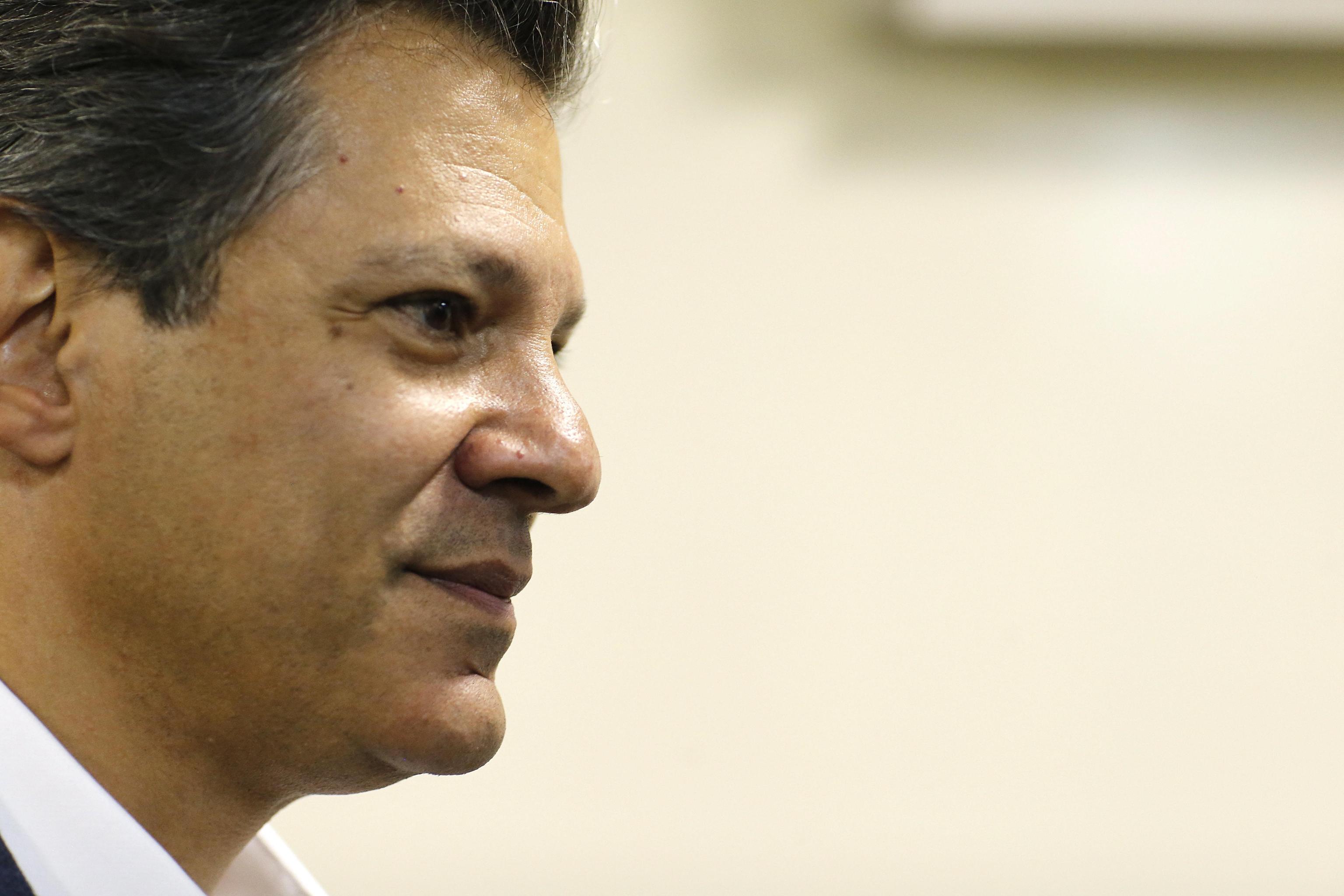 Brasile: Haddad prende distanze da Lula