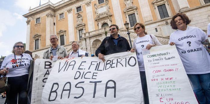 'Roma dice basta', sit-in in Campidoglio contro il degrado