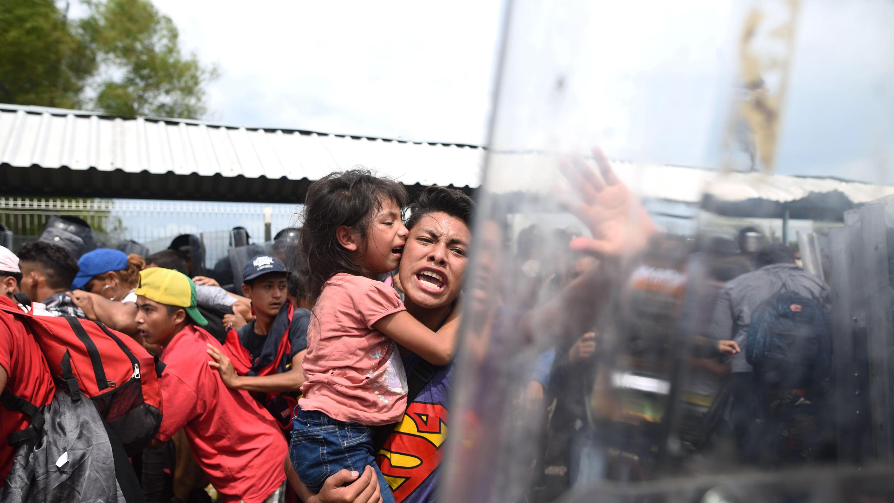 Migranti: Pompeo, fermare carovana