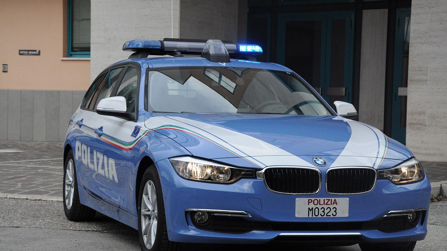 Arsenale sotterrato in villa, 3 arresti