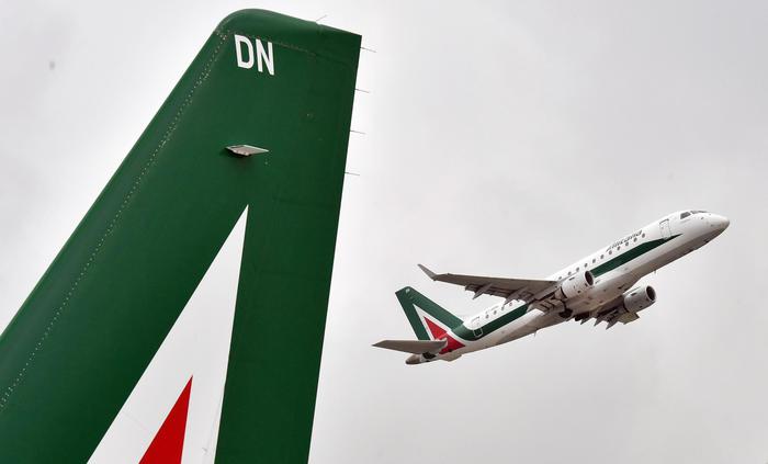 Alitalia attende Fs, arriva il no al governo da Lufthansa