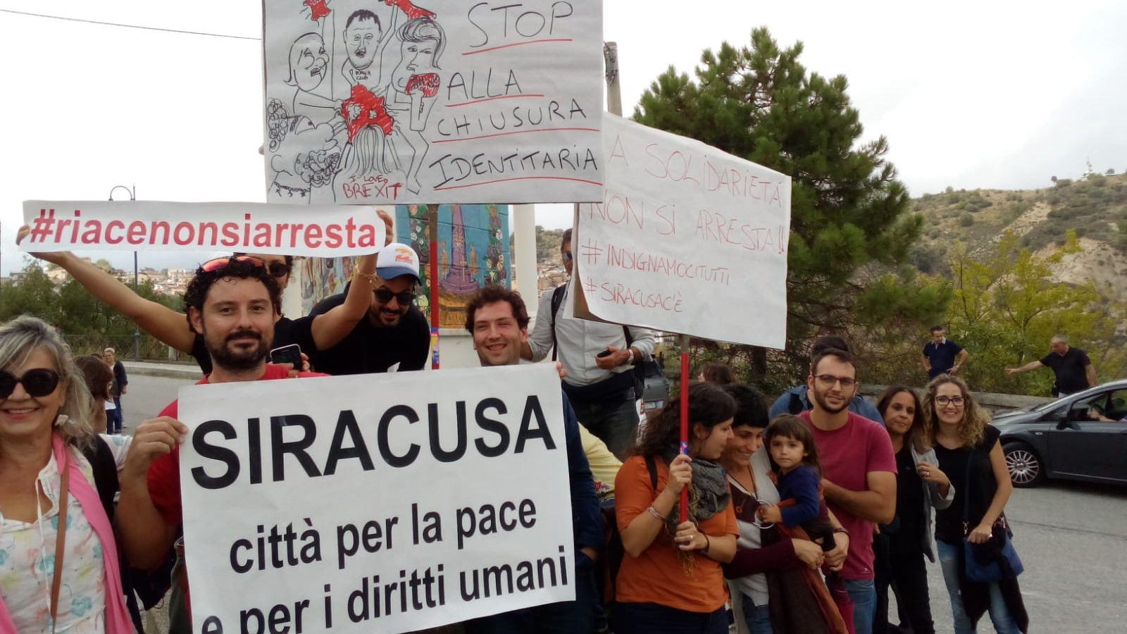 Migliaia a Riace per solidarietà Lucano