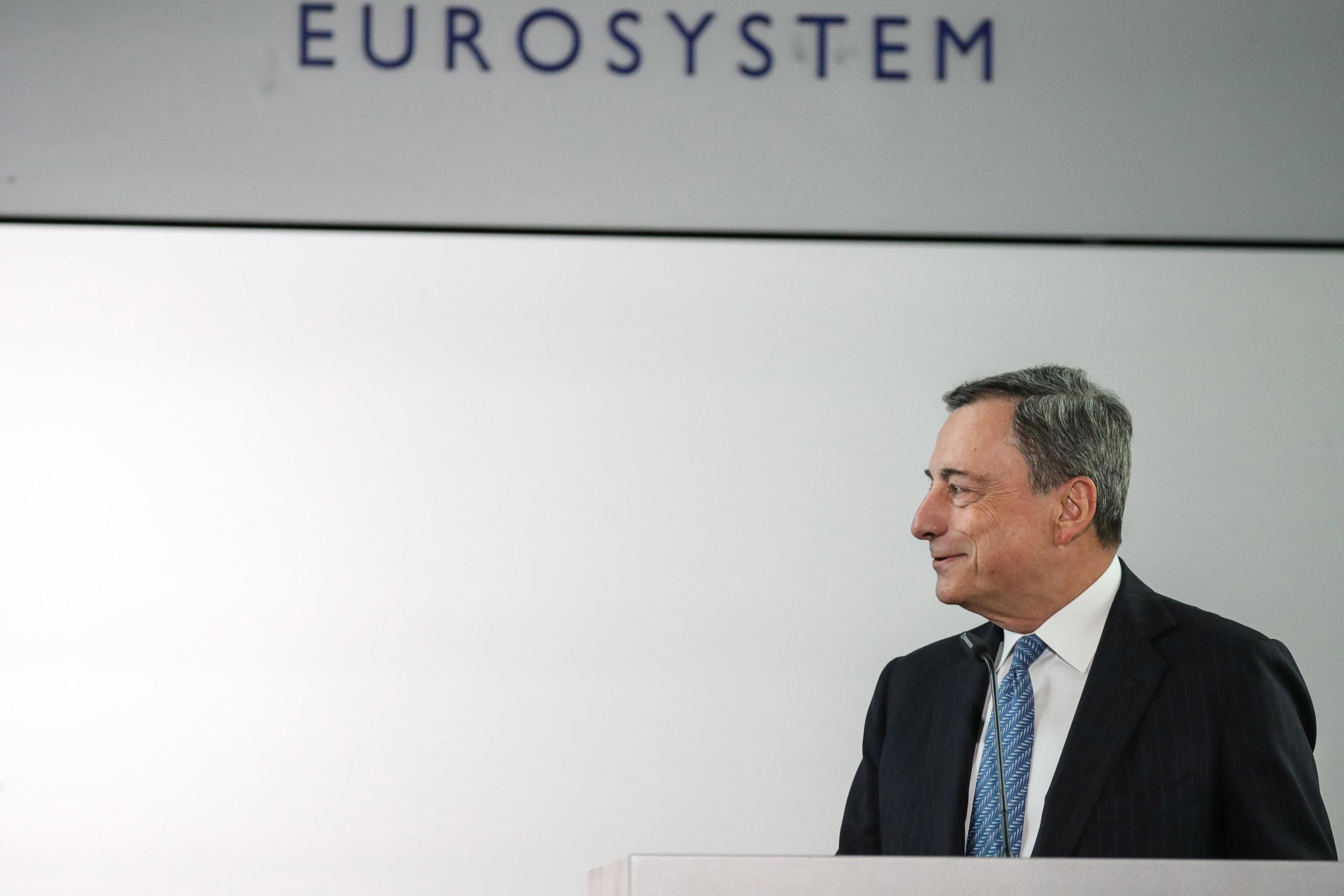 Draghi, Paesi indebitati seguano Patto