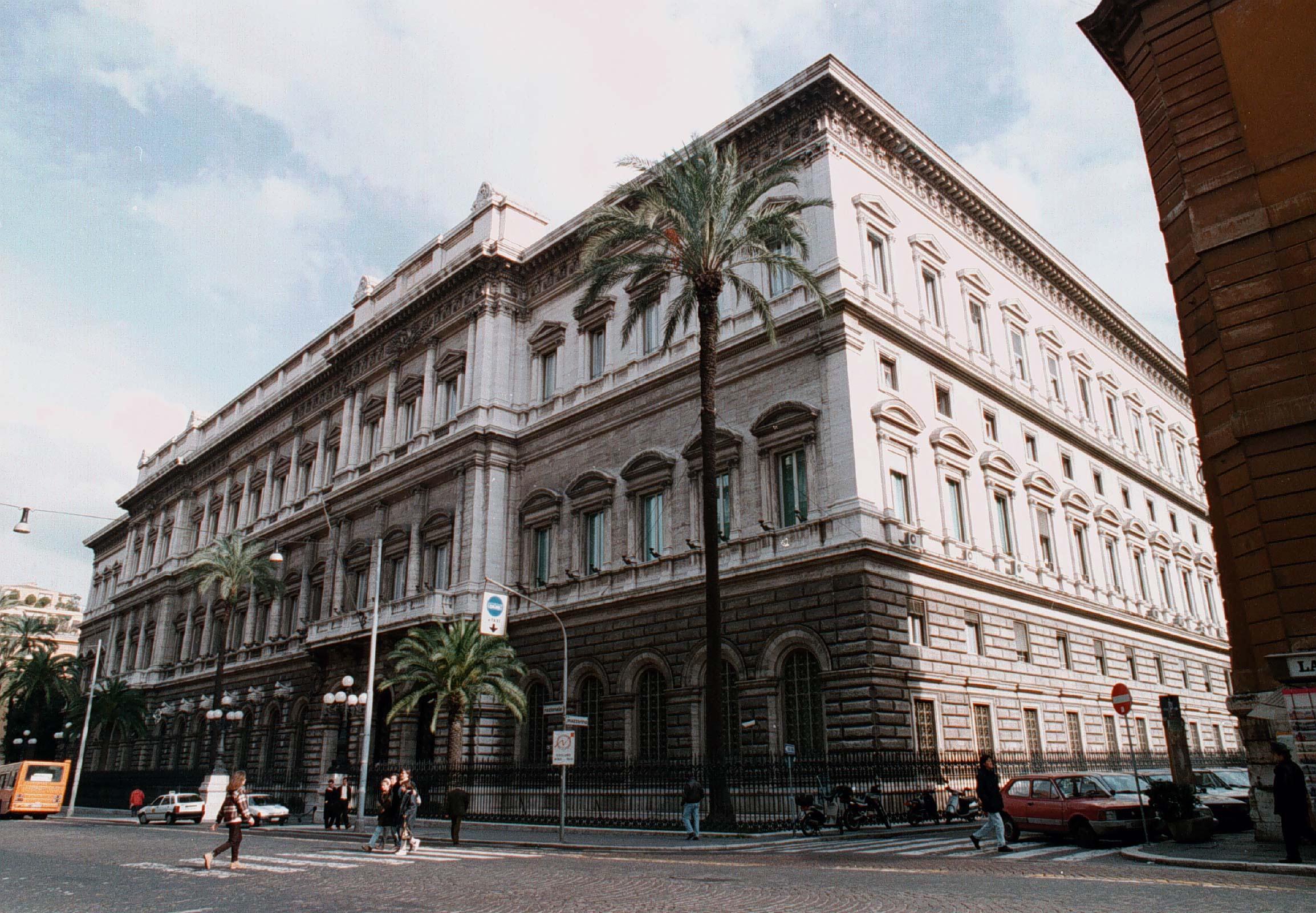 Bankitalia: giù debito e entrate agosto