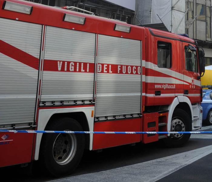 Muore anziana nel rogo di un palazzo a Pesaro