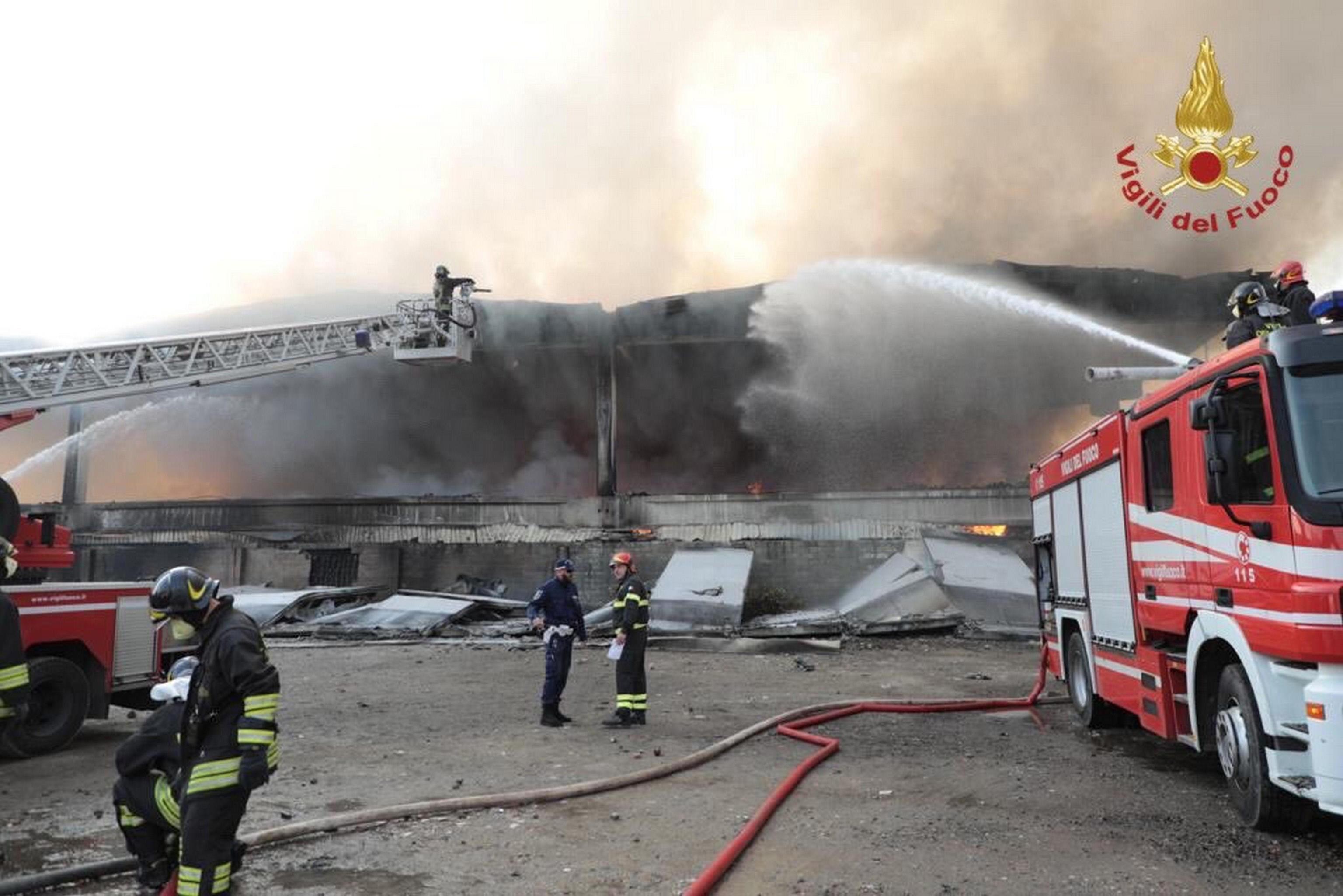 Incendi,forte odore fumo in zone Milano