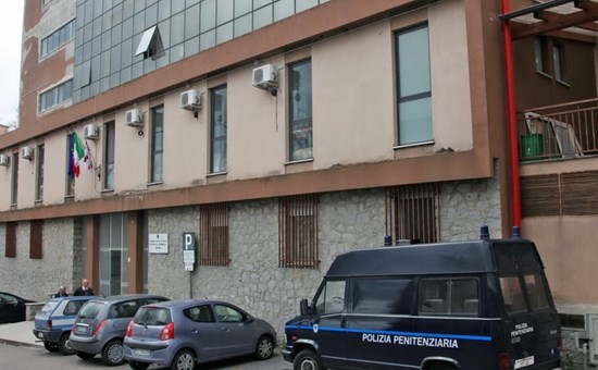 Uccise nipoti per eredità, a processo