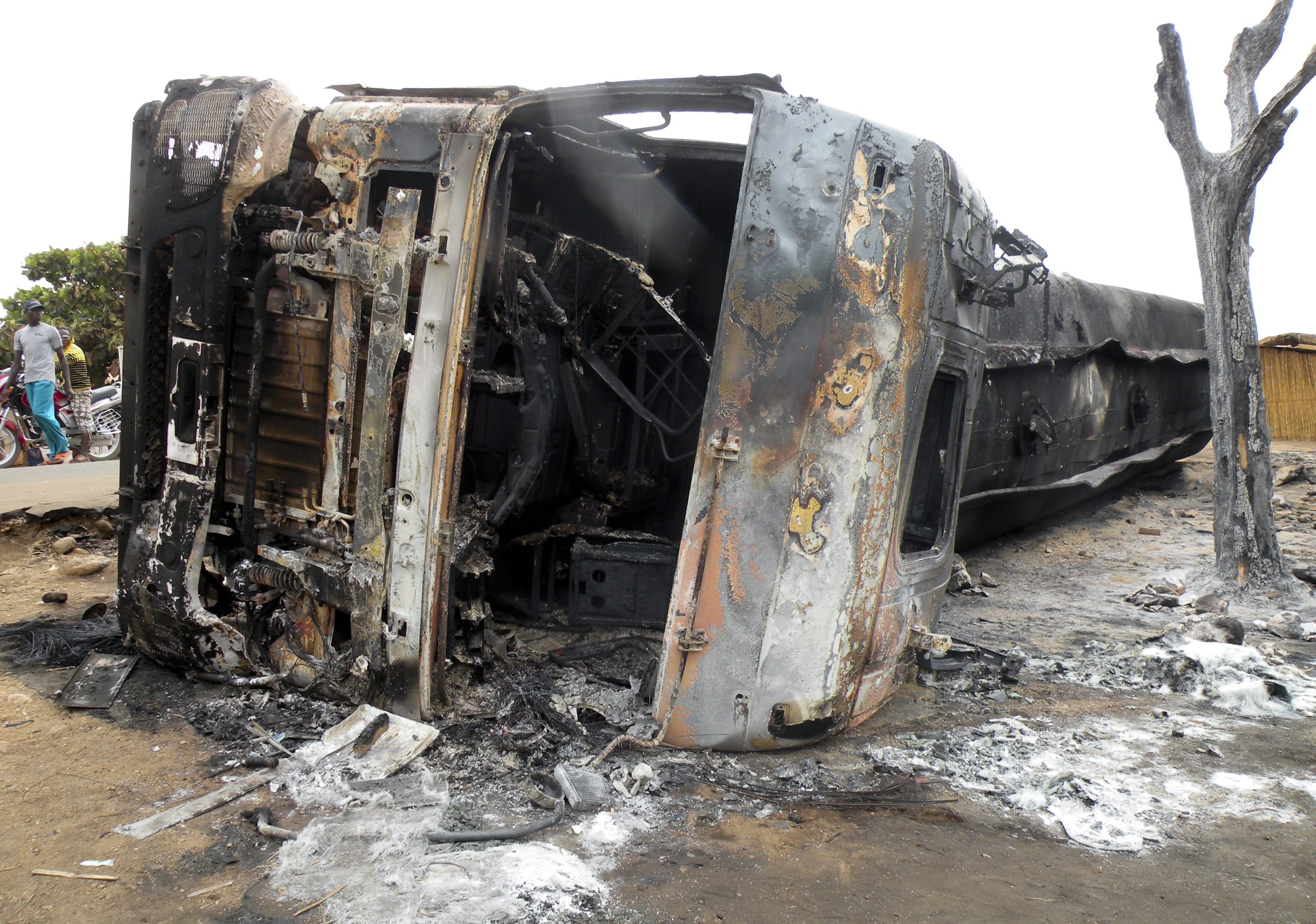 Esplode autocisterna, 40 morti in Congo