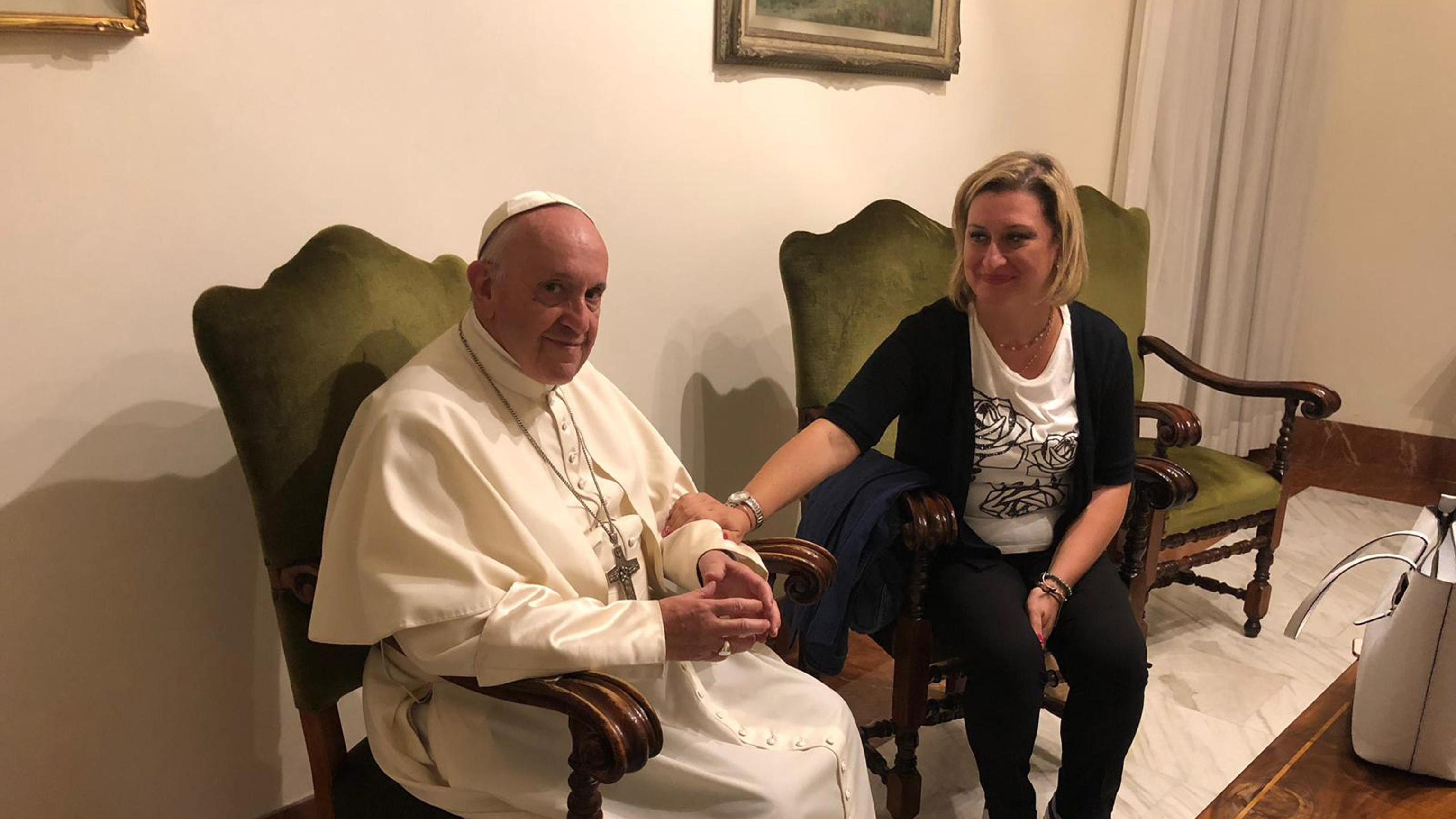 Papa vede sopravvissuta a strage Latina