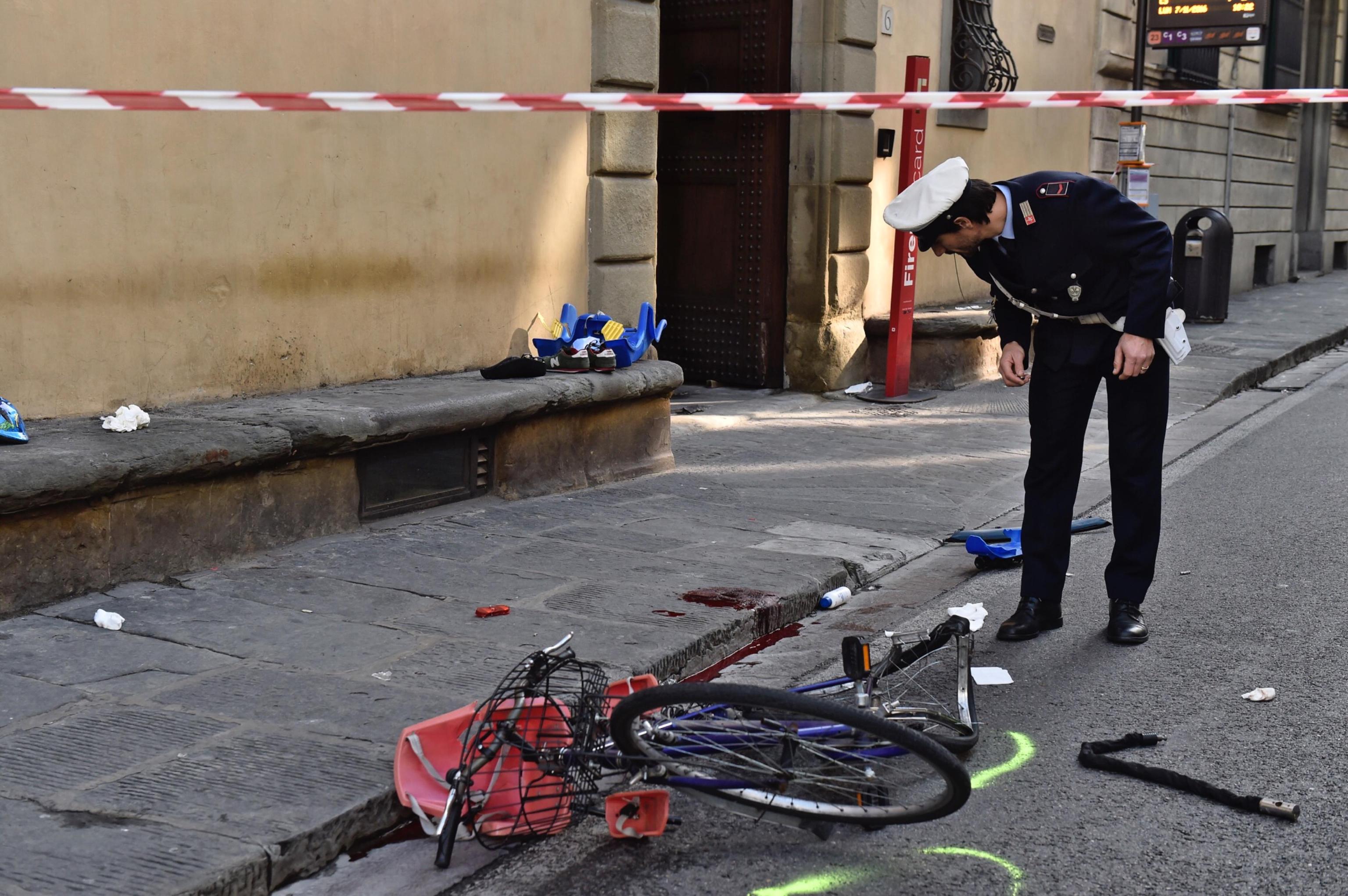 Tre ciclisti investiti, uno è grave