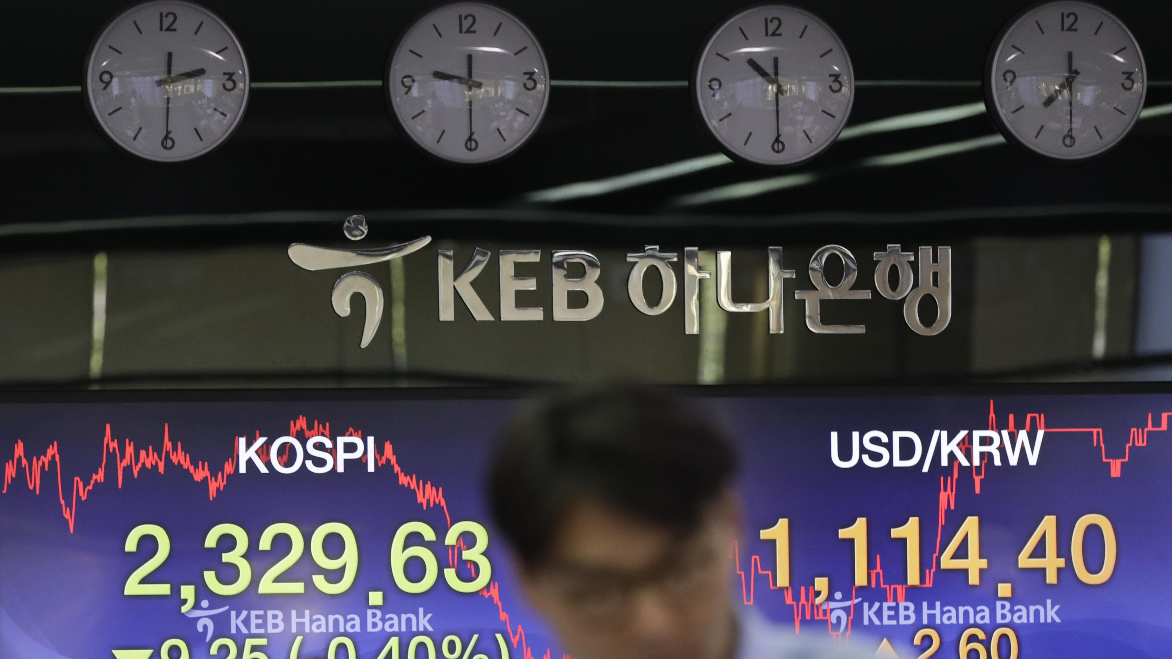 Borsa: Asia debole guarda a dazi