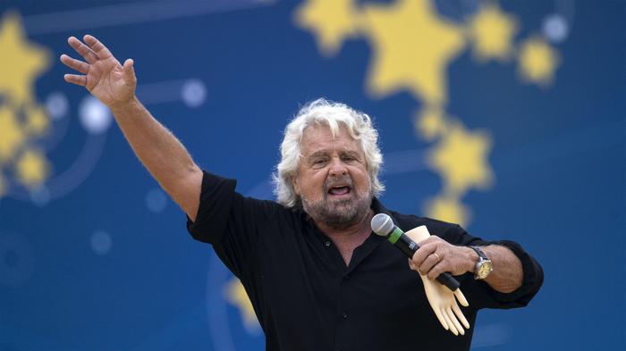 Grillo: 'Togliere poteri al Colle'. M5s frena. Il Pd: 'Non si tocca'
