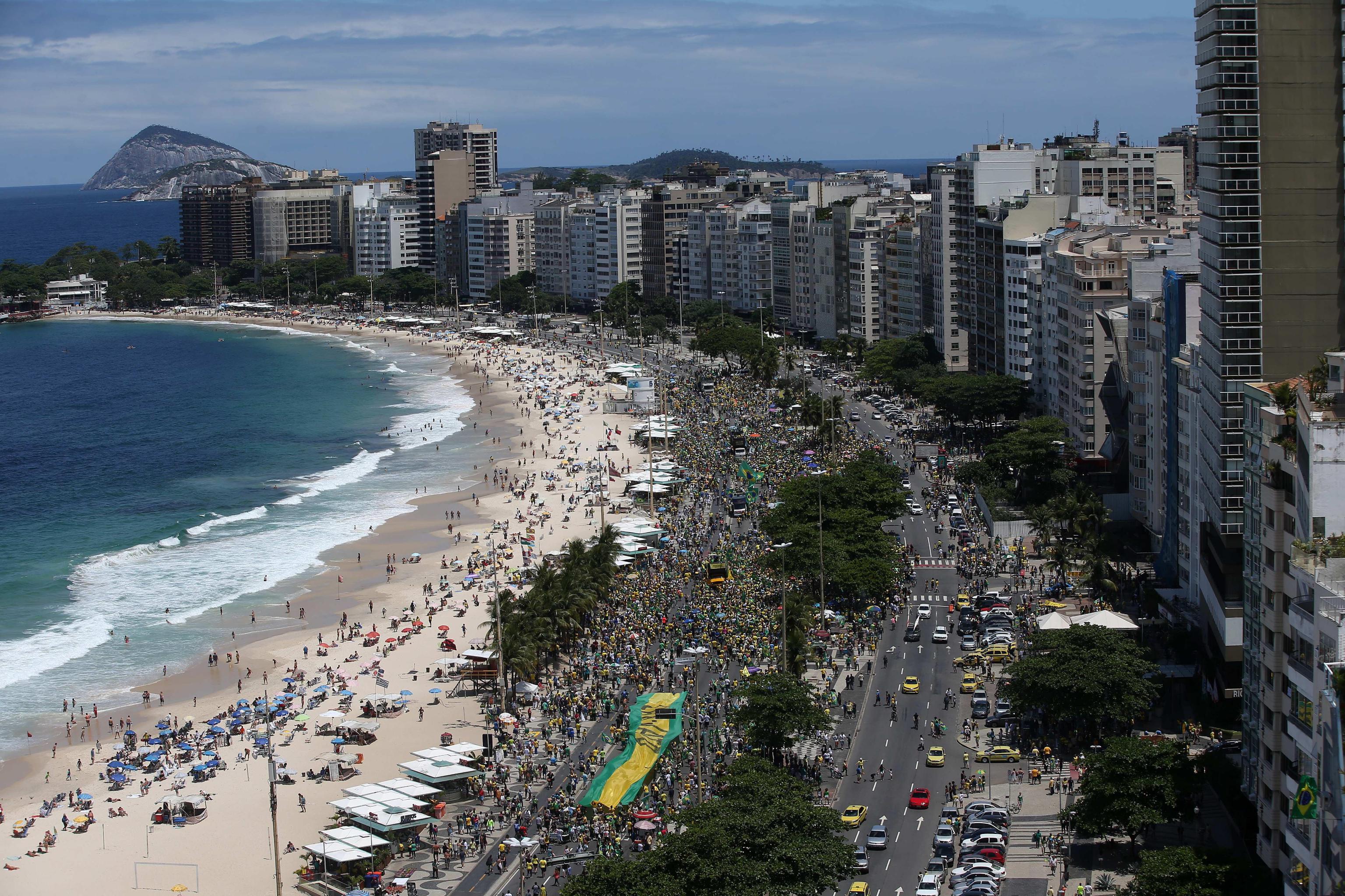 Brasile: migliaia a Rio pro Bolsonaro