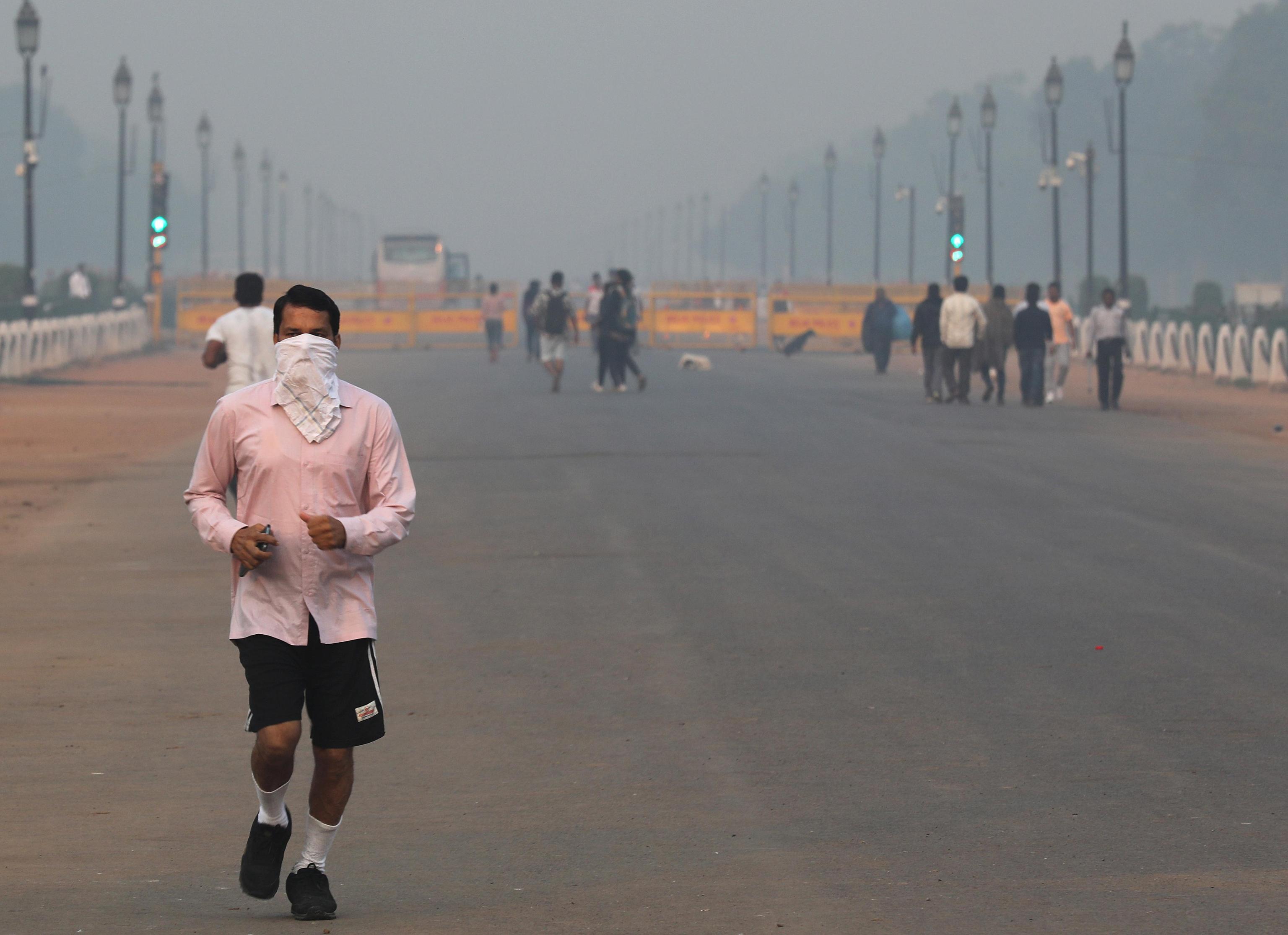 Allarme rosso per smog a New Delhi